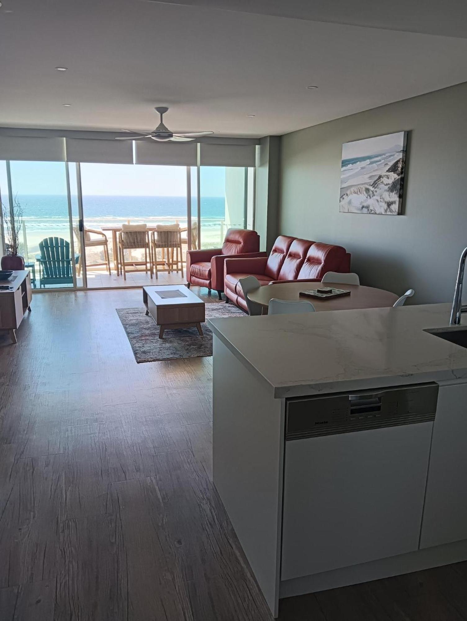 Two Bedroom 2 Queen Apartment