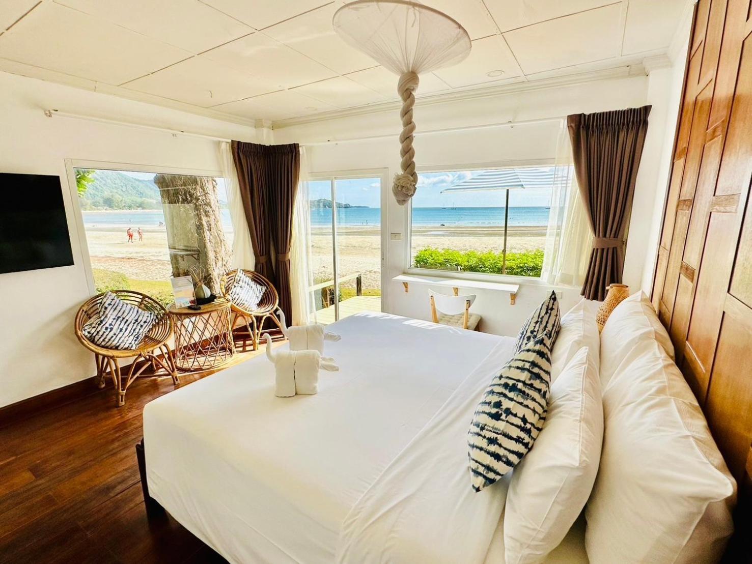 Deluxe Bungalow Beach Front