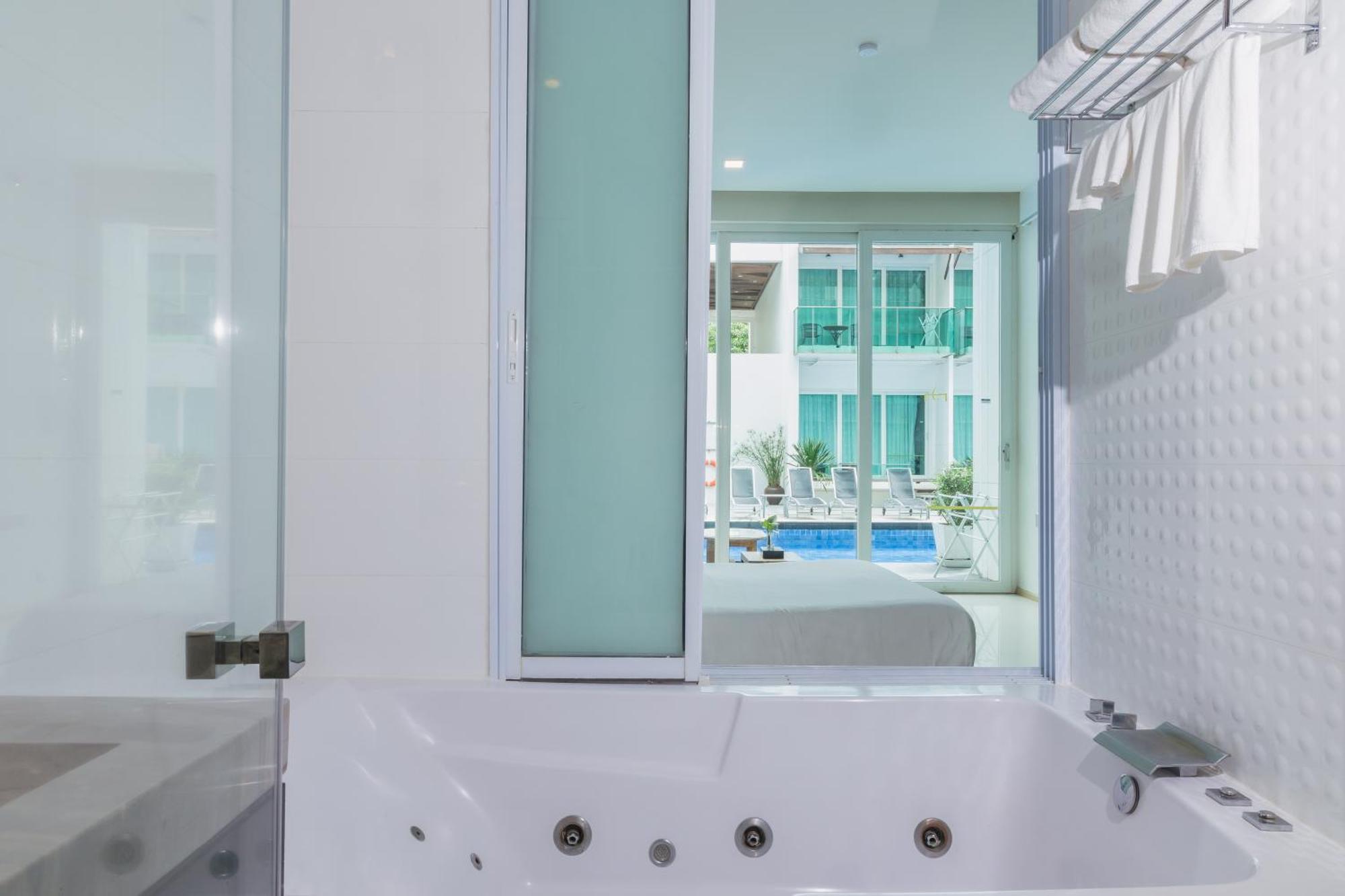 Chambre de Luxe - Vue sur Piscine