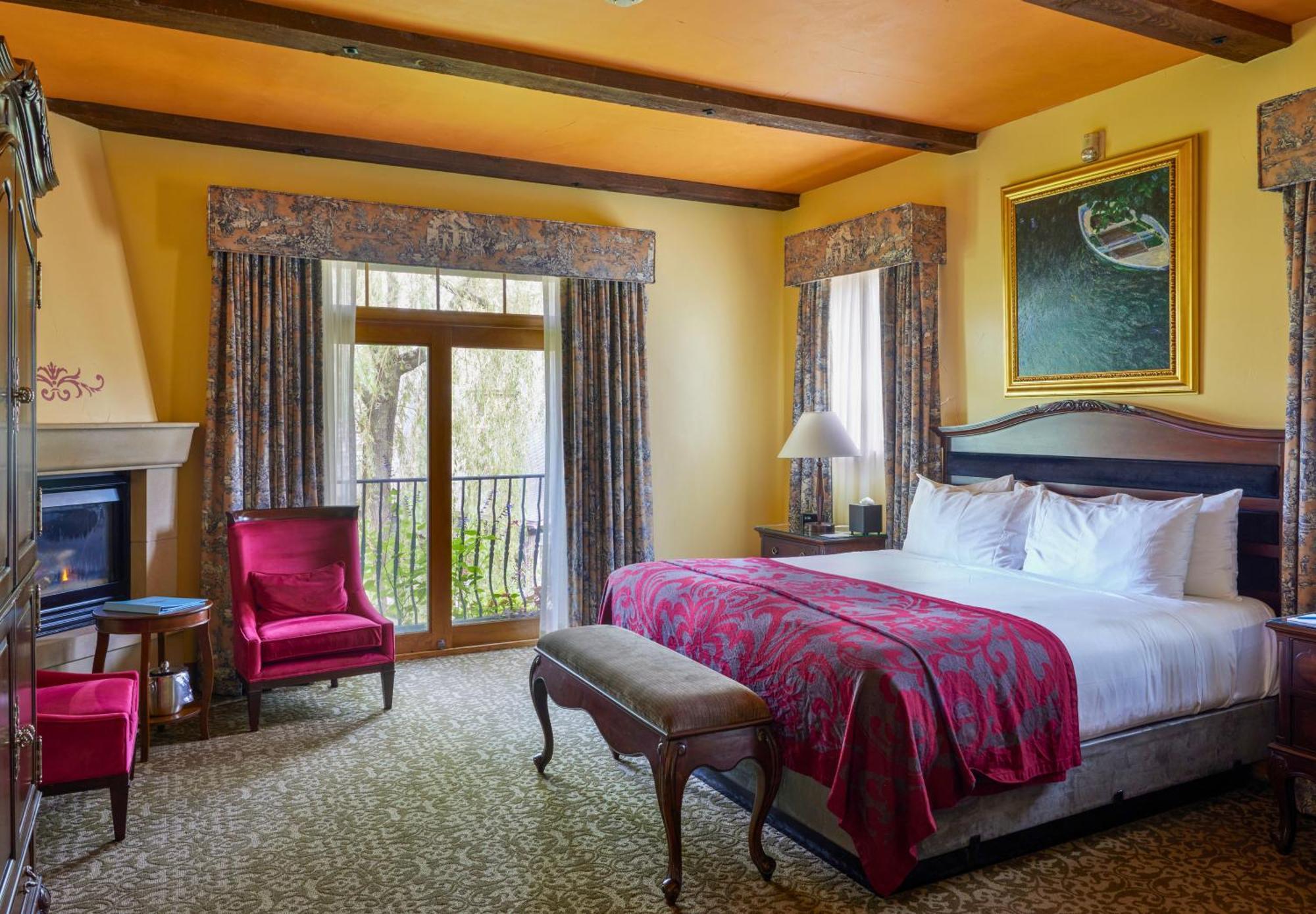 Cottage King Room Garden View