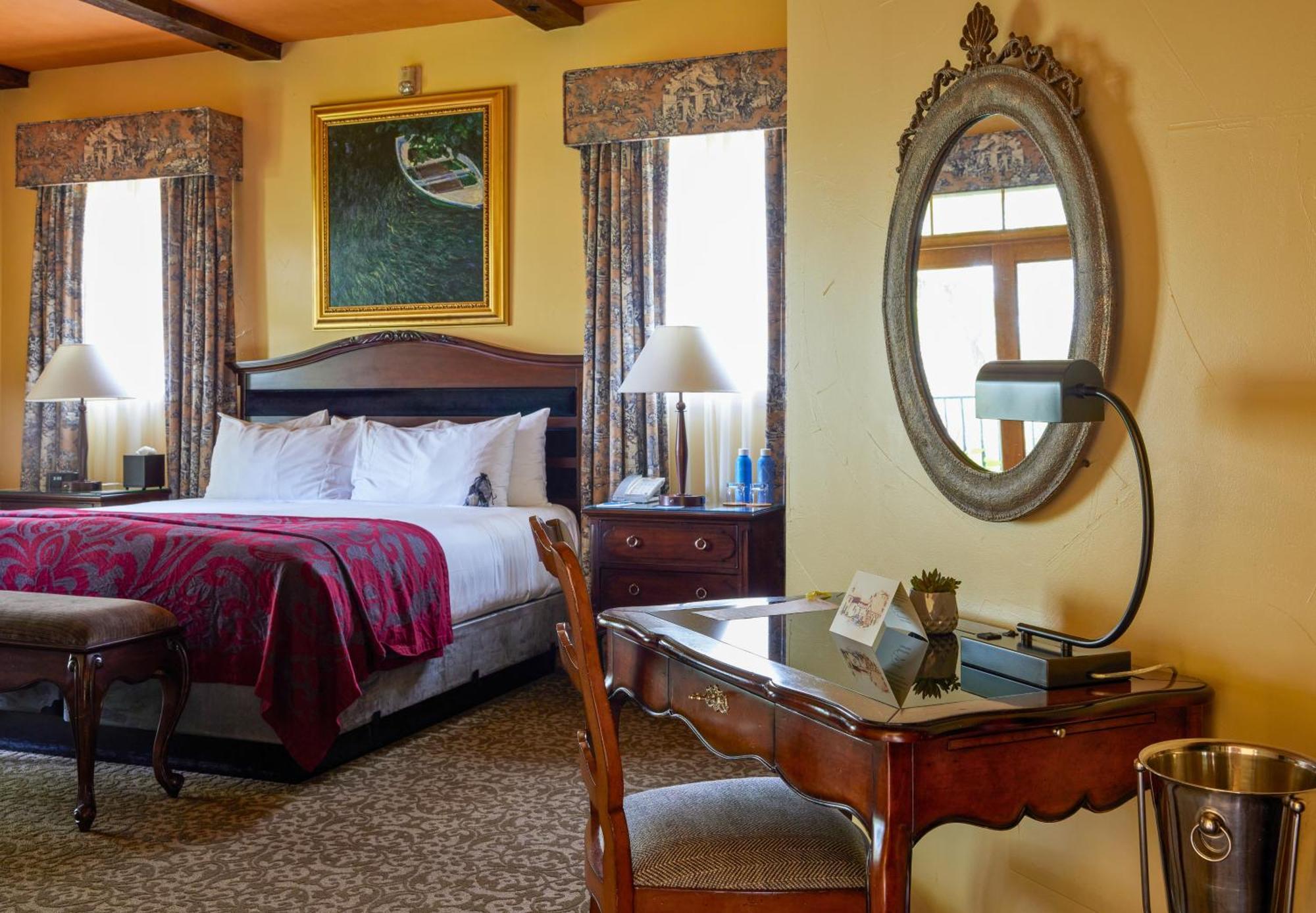 Cottage King Room Garden View
