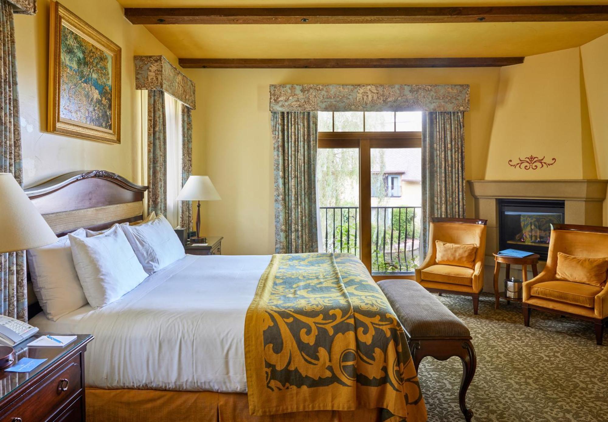 Cottage King Room Garden View