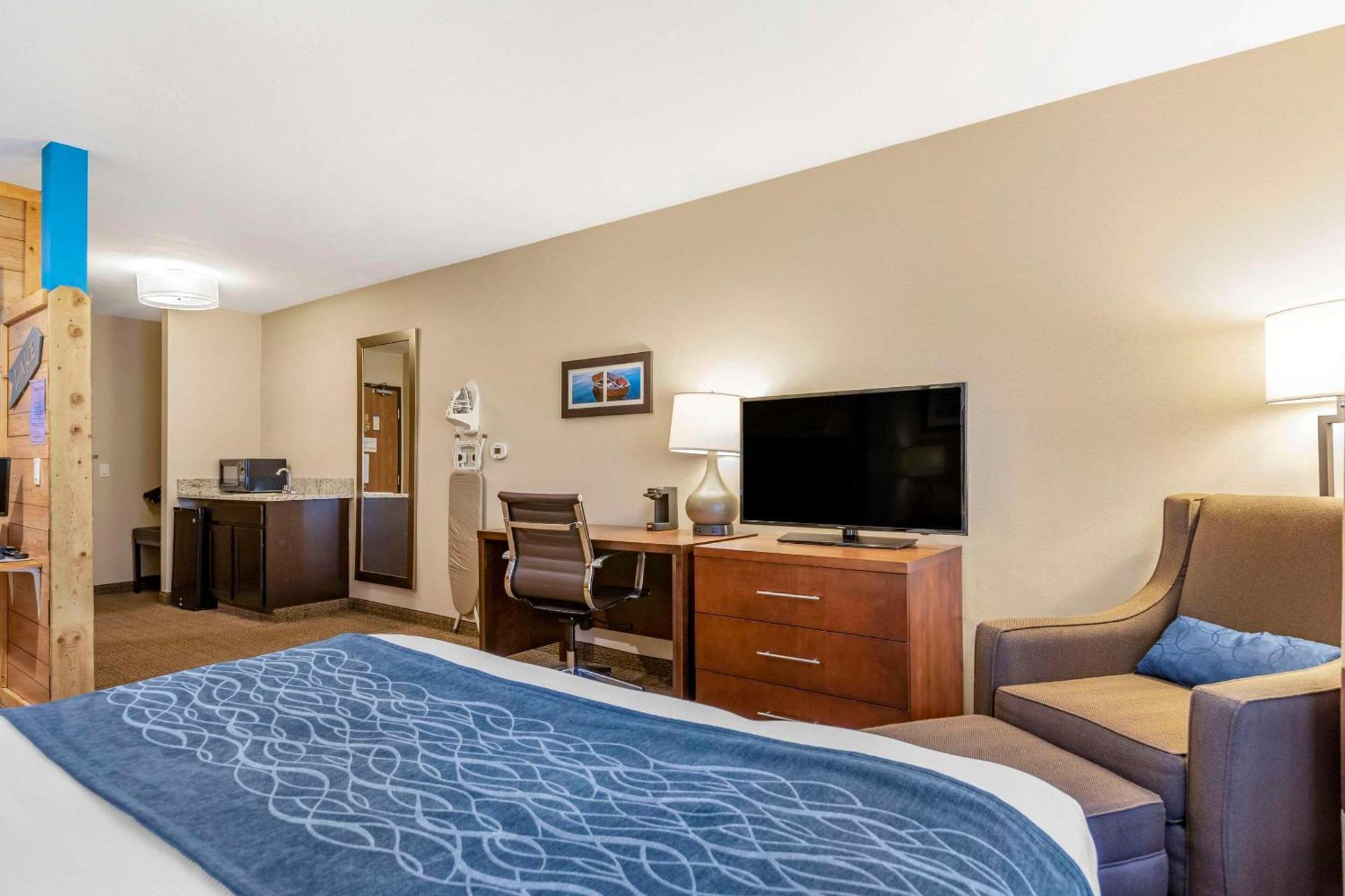 Standard Queen Room with Two Queen Beds and Roll-In Shower - Accessible/Non-Smoking