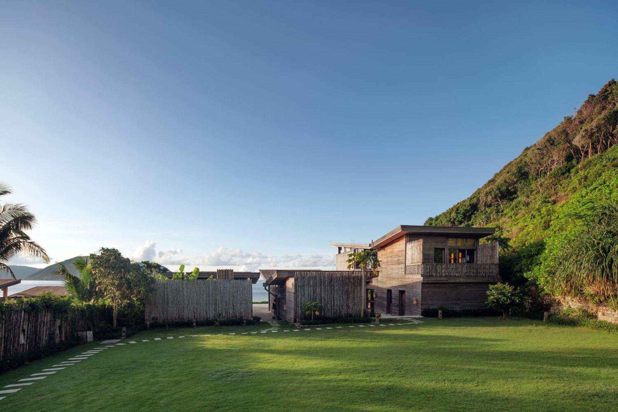 Beachfront 4 Bedroom Pool Villa