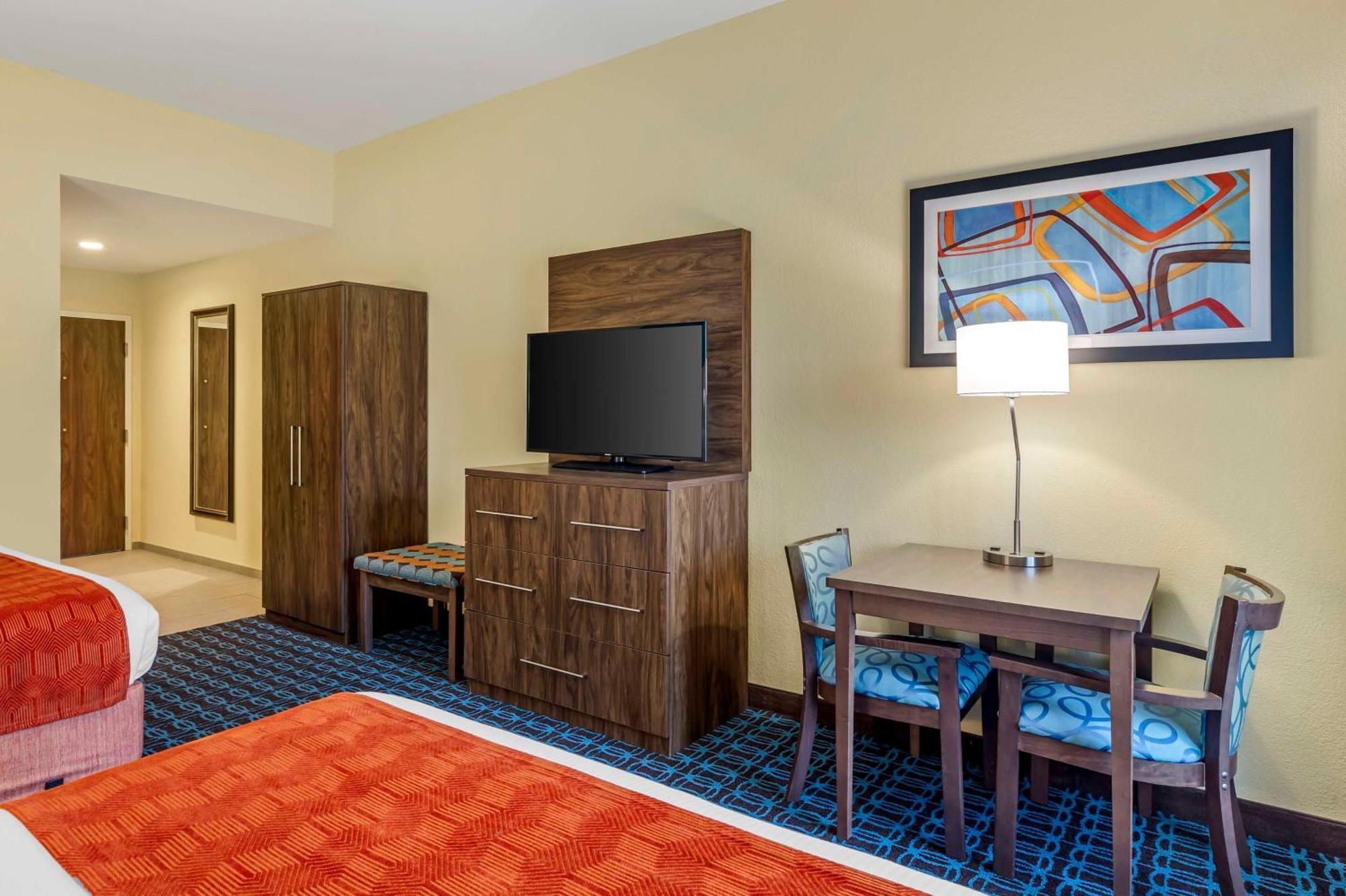 Queen Room with Two Queen Beds and Roll-In Shower - Disability Access/Non-Smoking