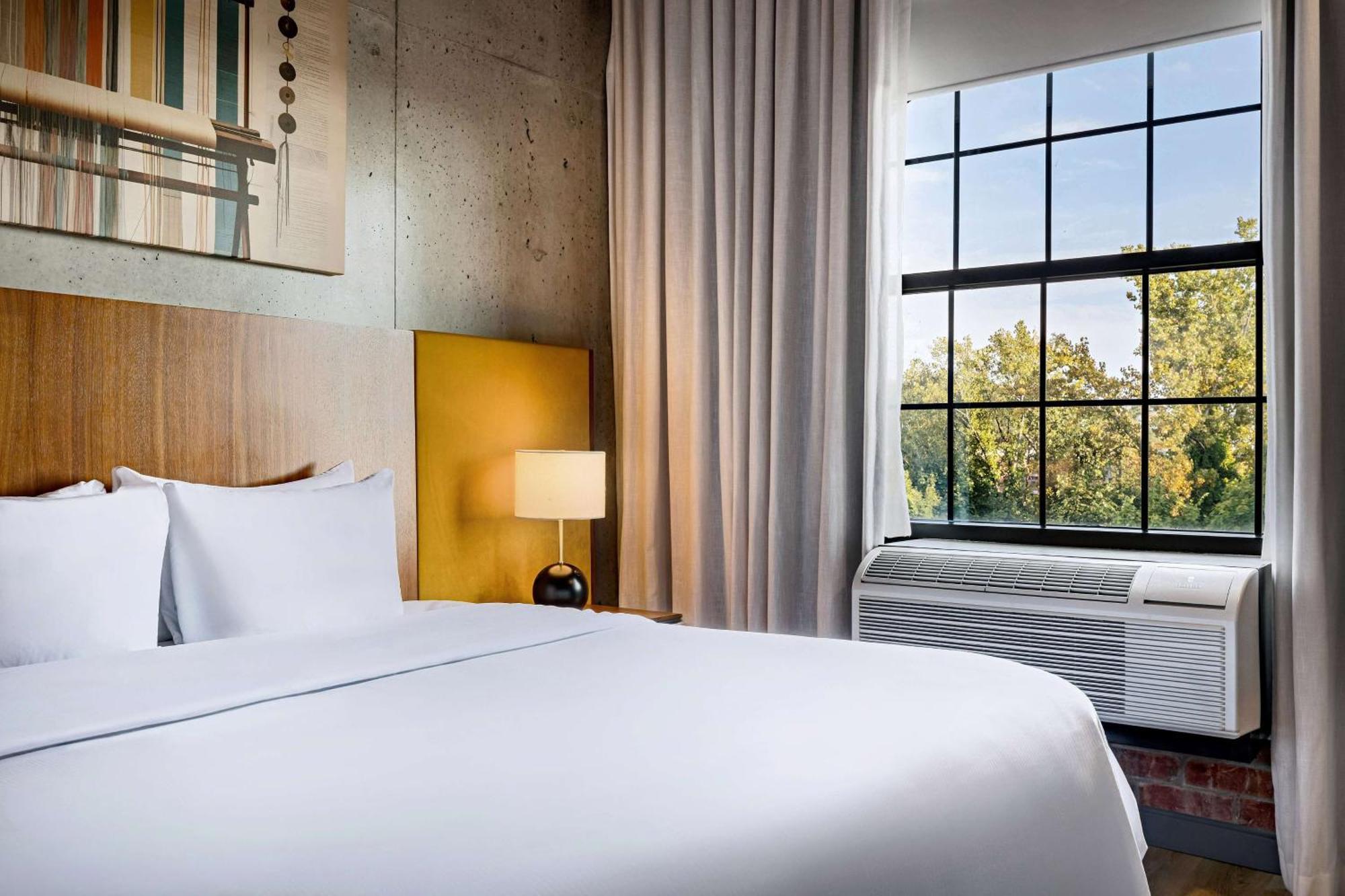 Kamer met Kingsize Bed en Uitzicht op de Rivier