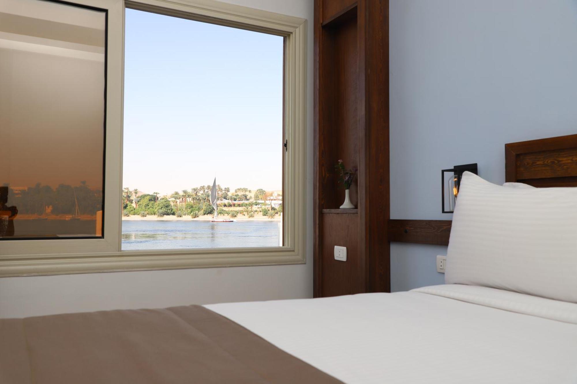 Obelisk Nile Shore Room