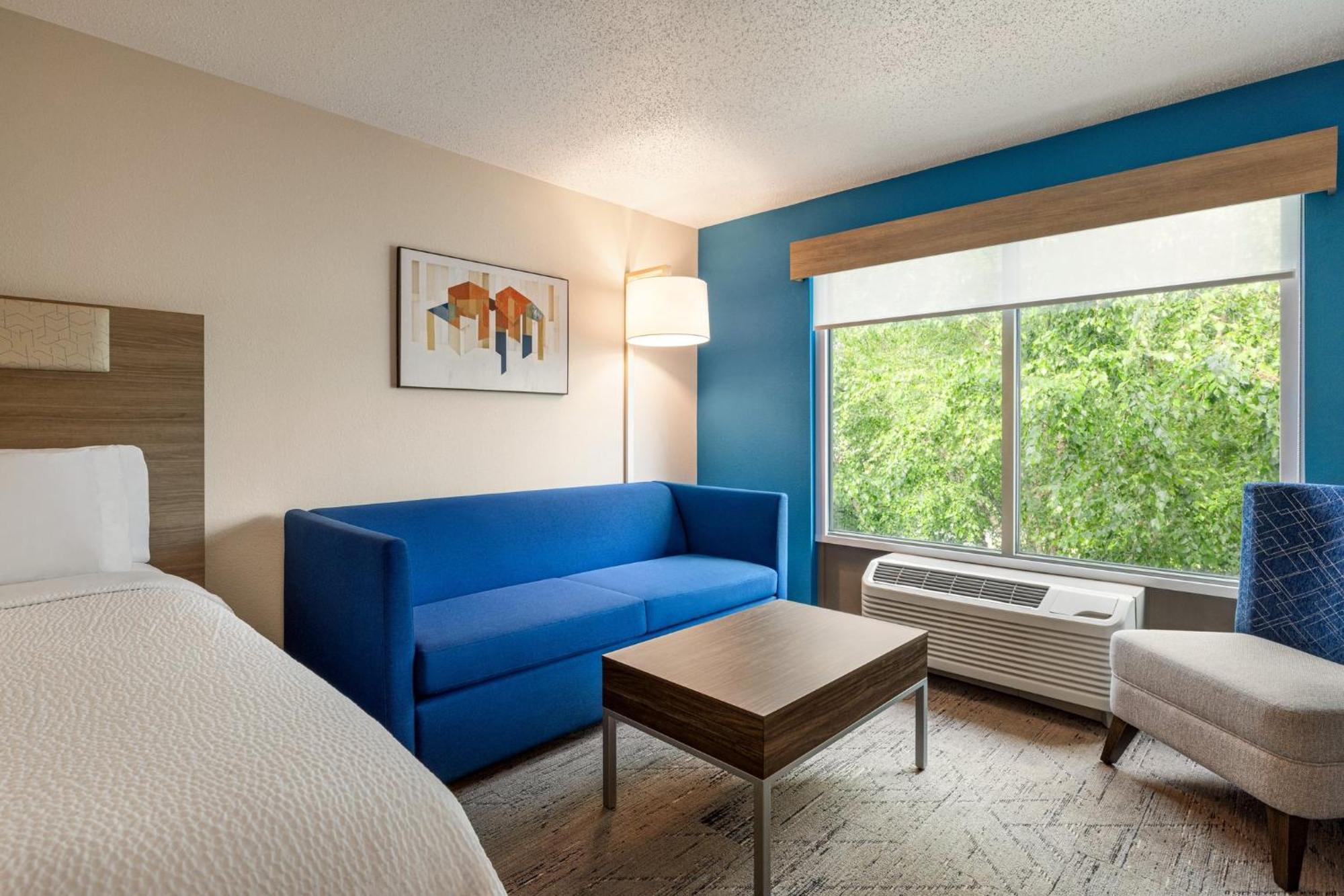 Queen Suite Two Queen Beds