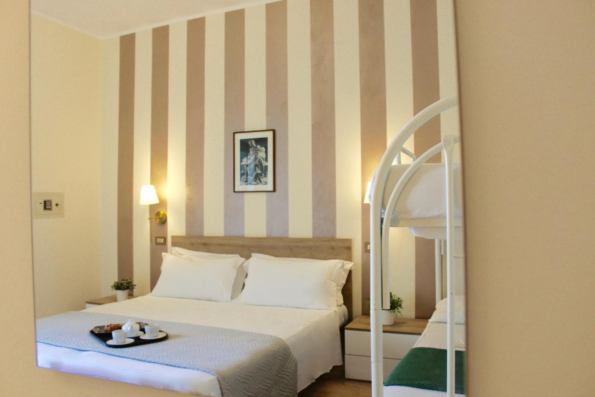 Small Quadruple Room,1618601850:JPEG