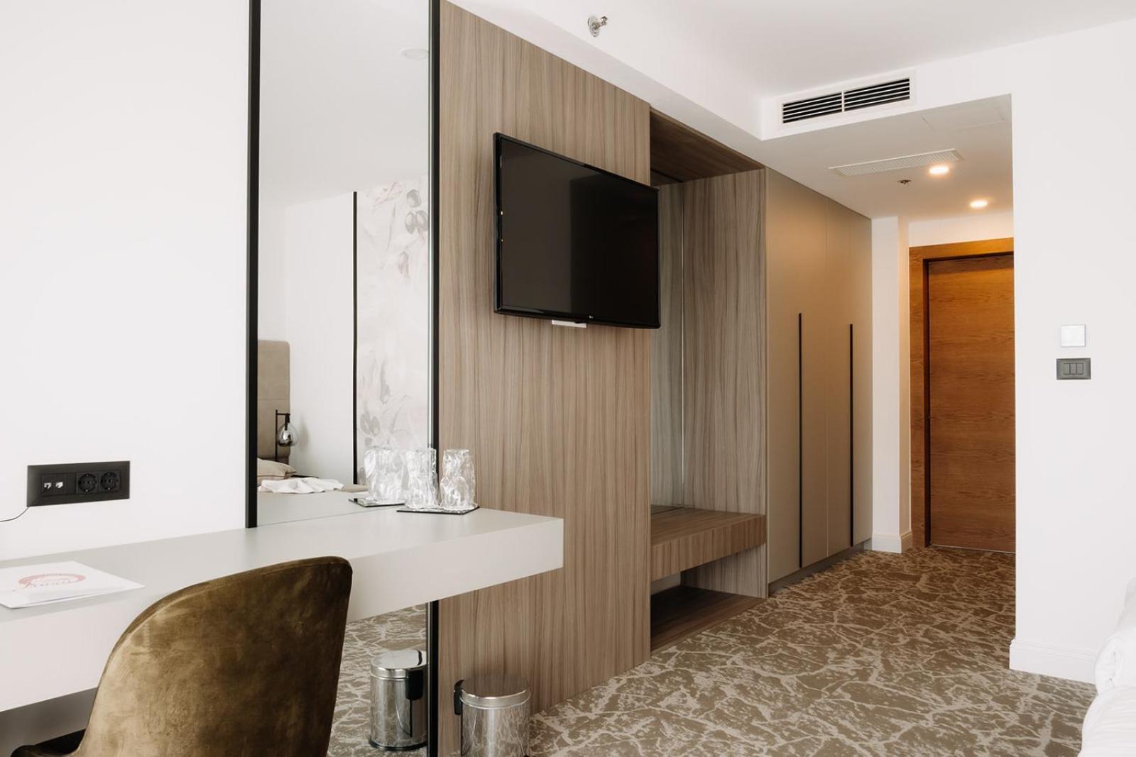 Superior Twin Room Balcony Partial Sea View
