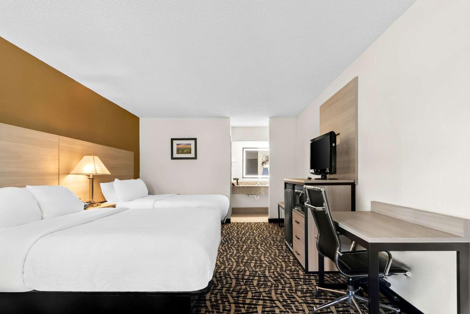 Queen Room with Two Queen Beds - Non-Smoking