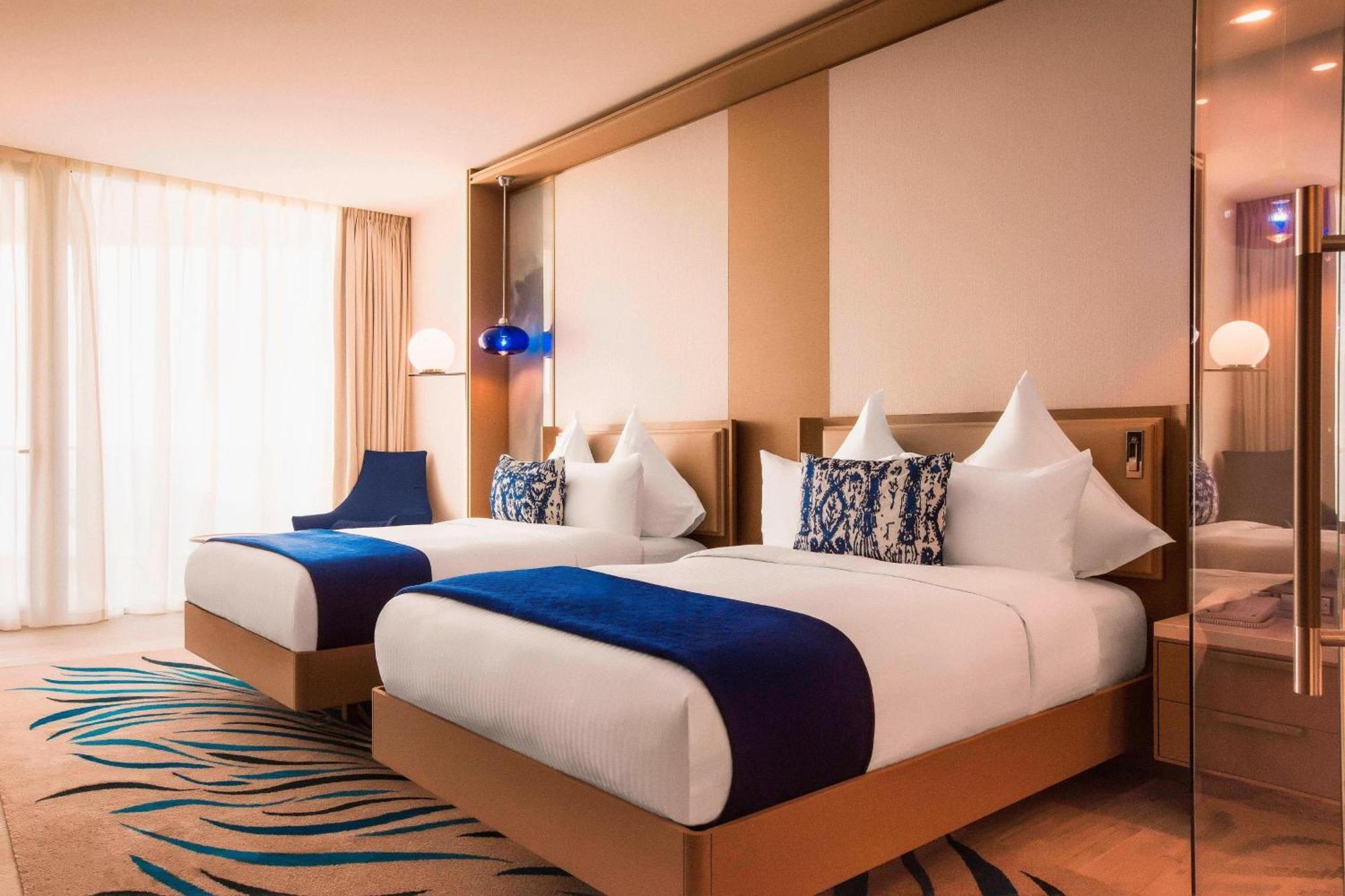 Deluxe Twin Room Balcony Partial Sea View