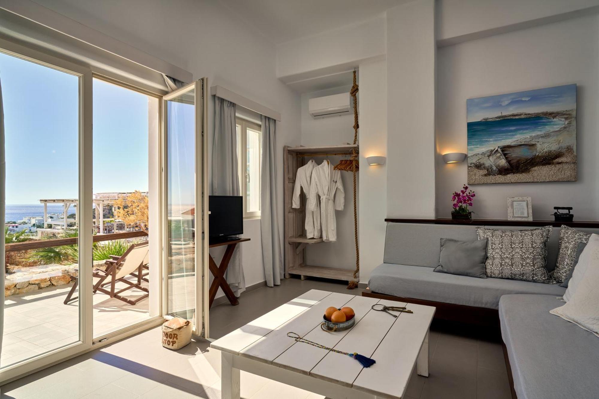 Poolfront Superior Suite Sea View