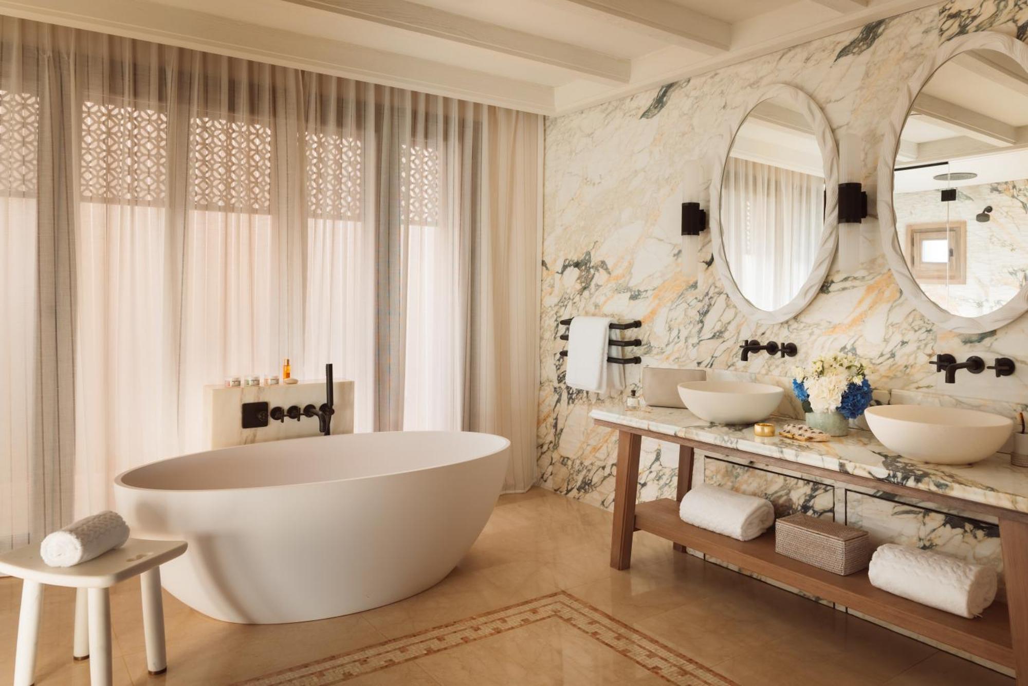Two bedrooms Privilege Suite, Beachfront