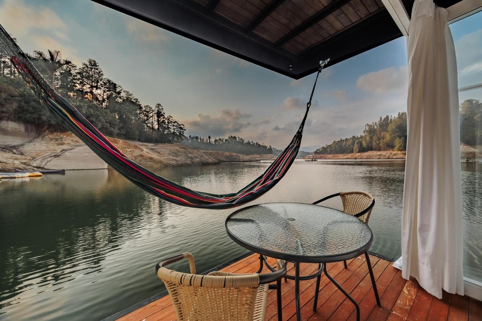 Habitación Triple con vistas al lago