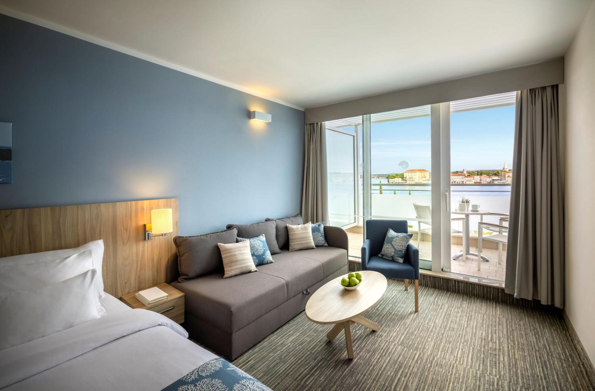 Room 21 Seaview Hotel