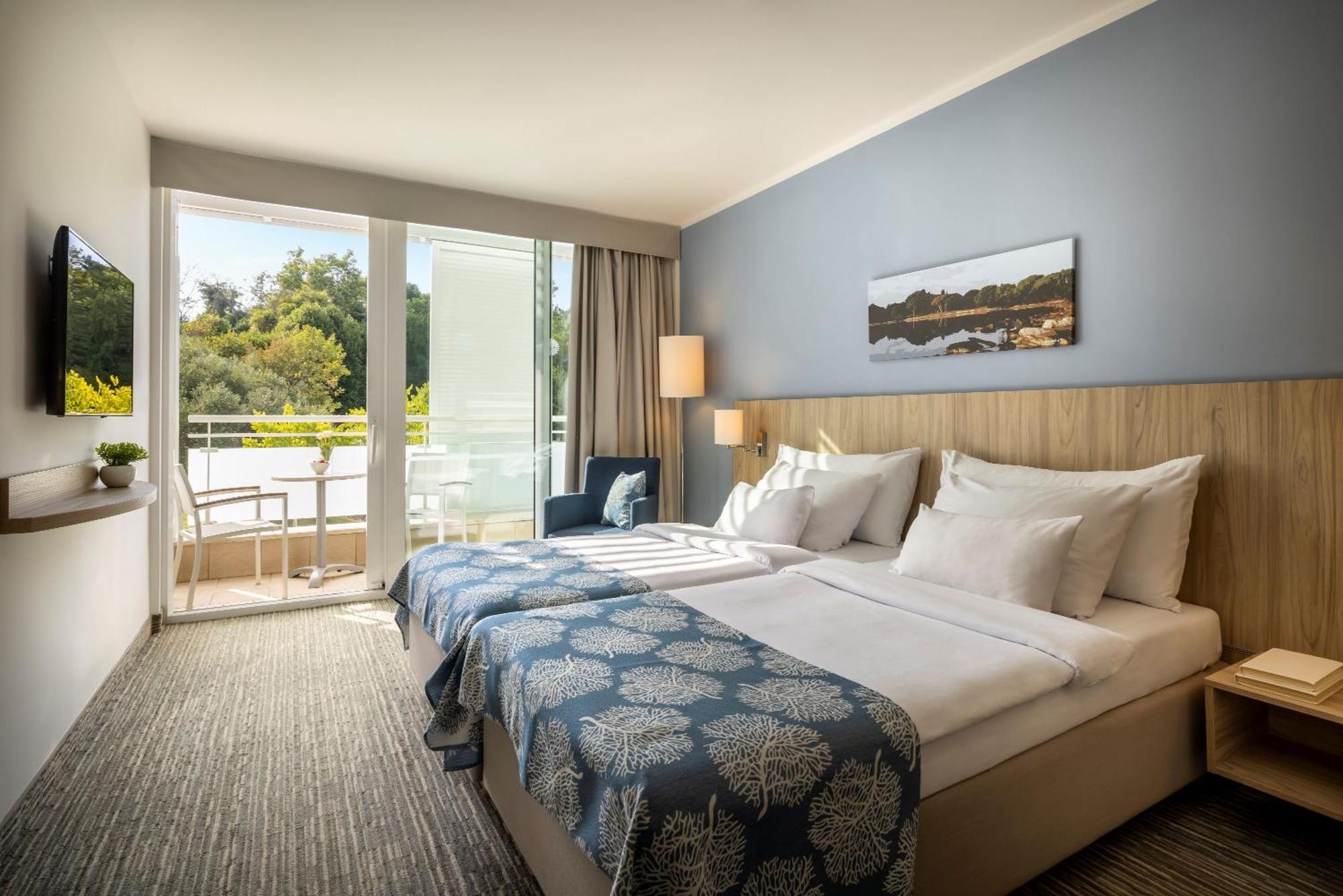 Room 2 Hotel