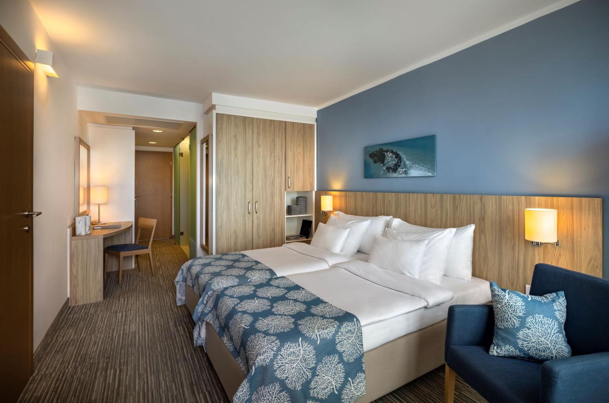 Room 2 Seaview Hotel