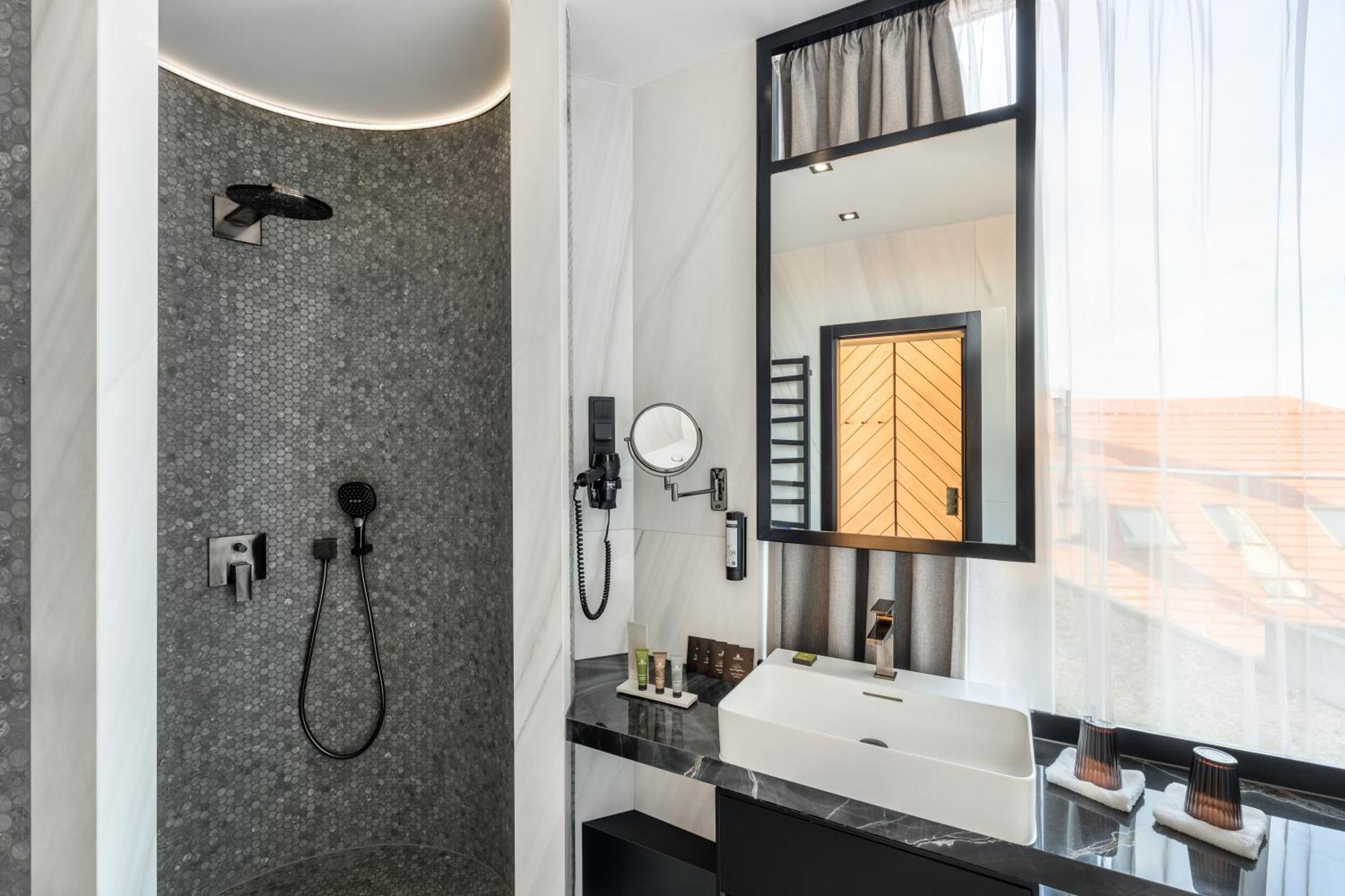 Deluxe Suite with Spa Bath