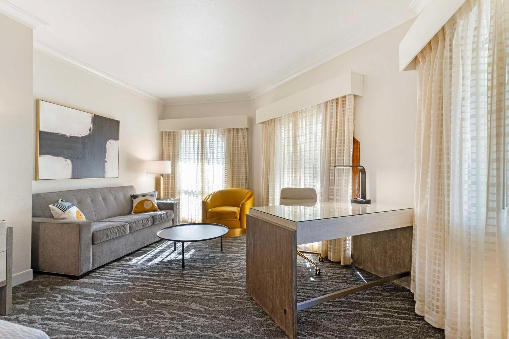 Deluxe King Room - Non Smoking