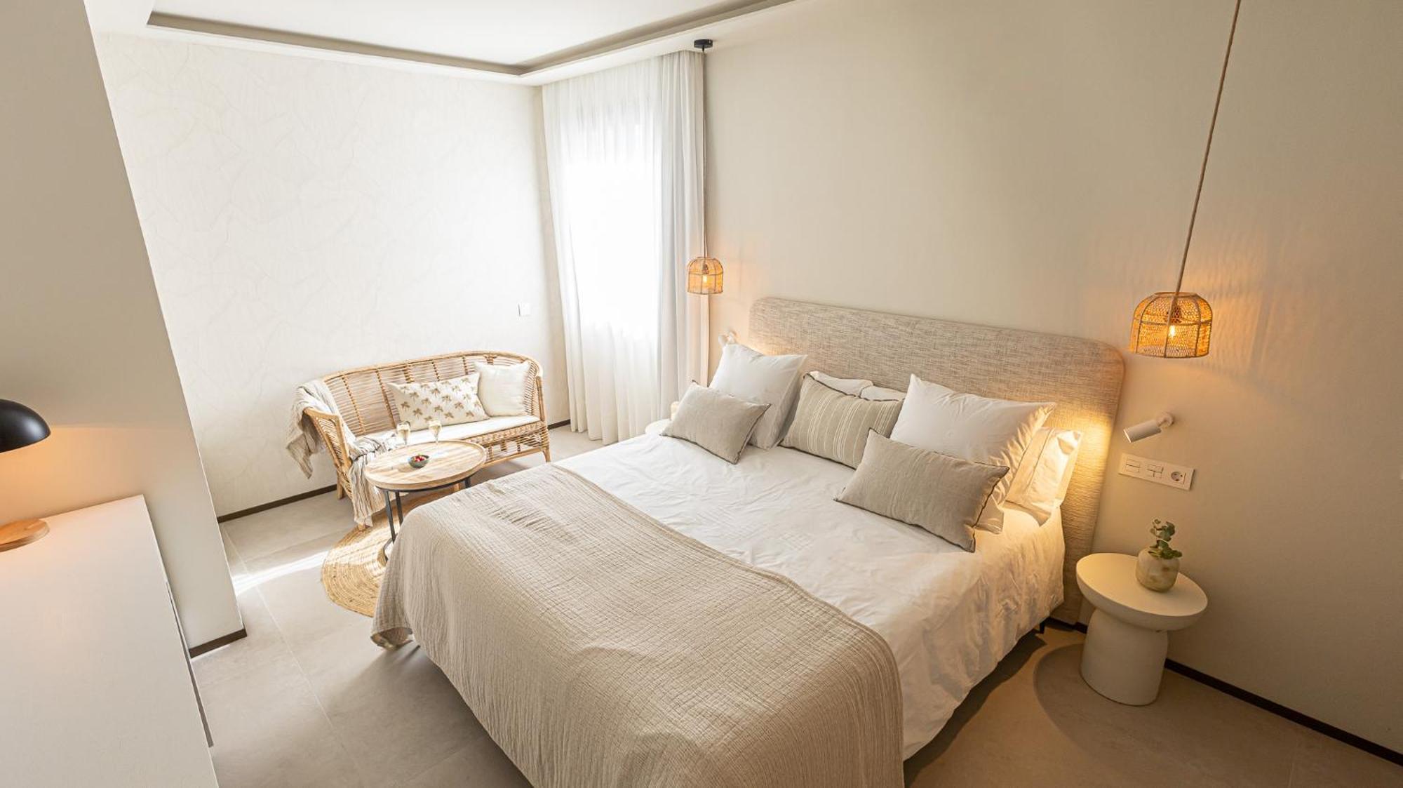 Deluxe Room,1622772884:JPEG