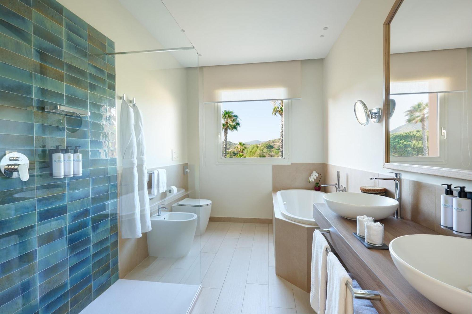 Suite Junior con vistas al jardín