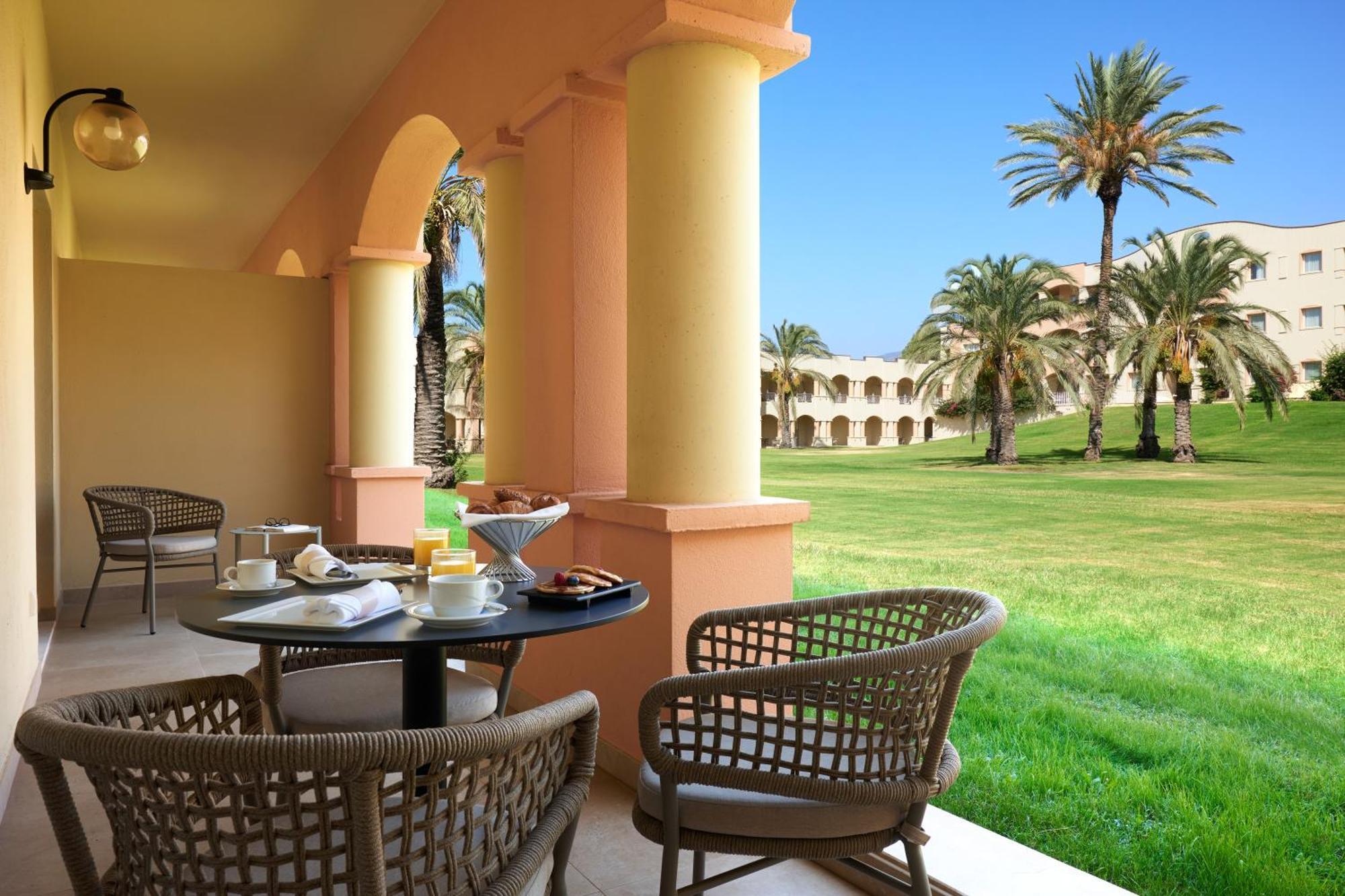 Suite Familiar con vistas al jardín