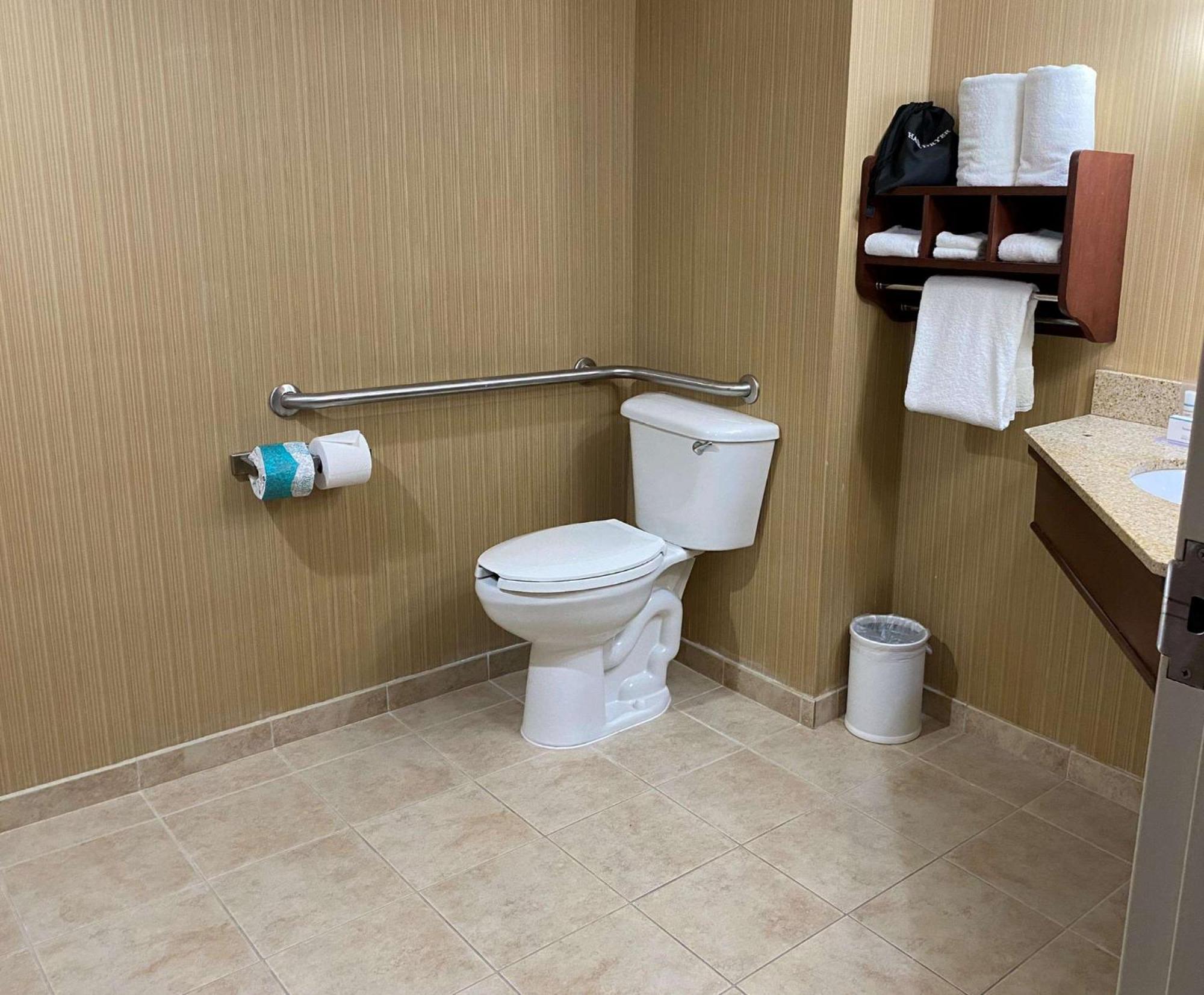 Double Room with Bath Tub - Mobility Accessible/Non-Smoking