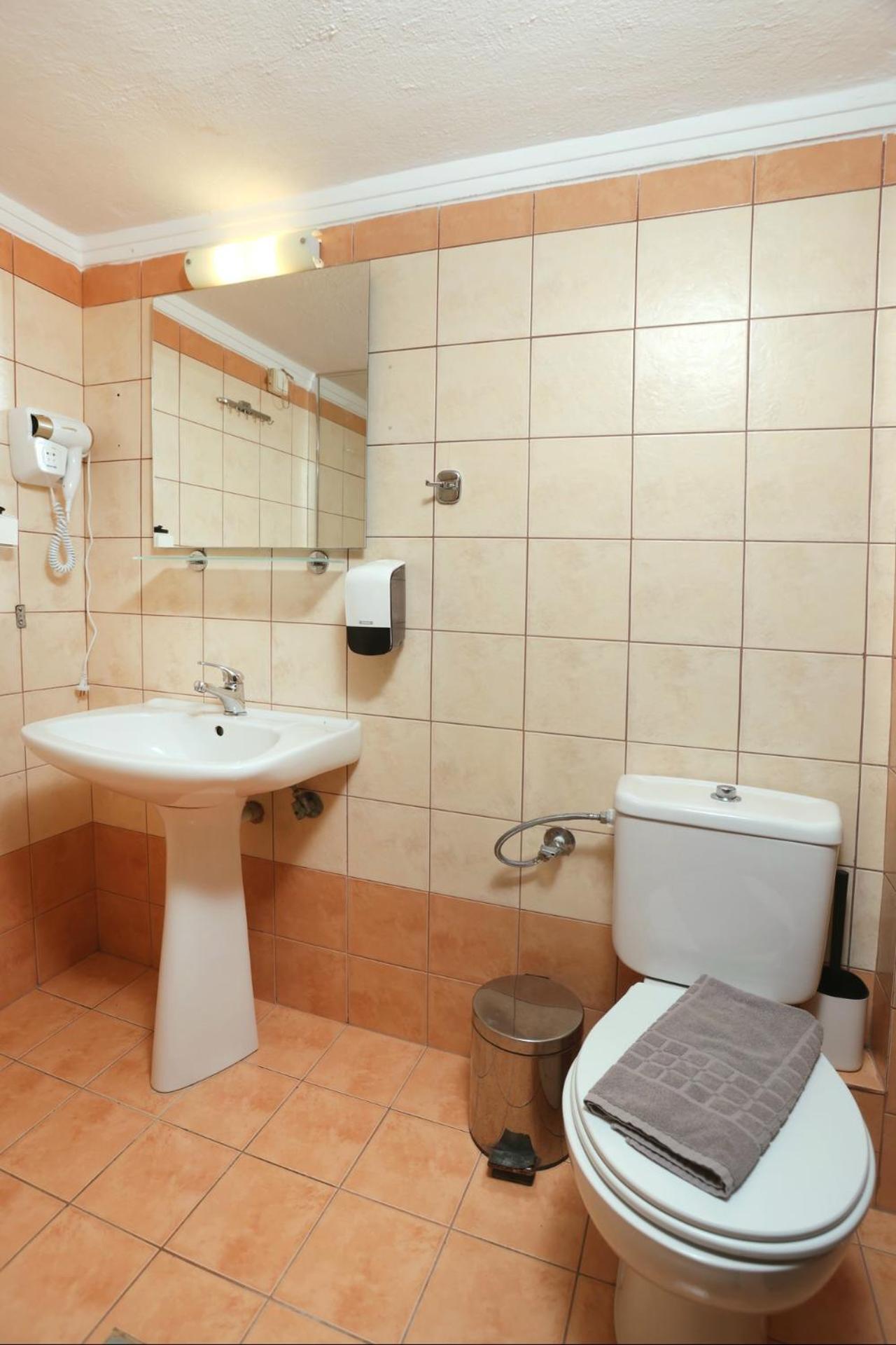 Semi-Basement Double Room with Garden View