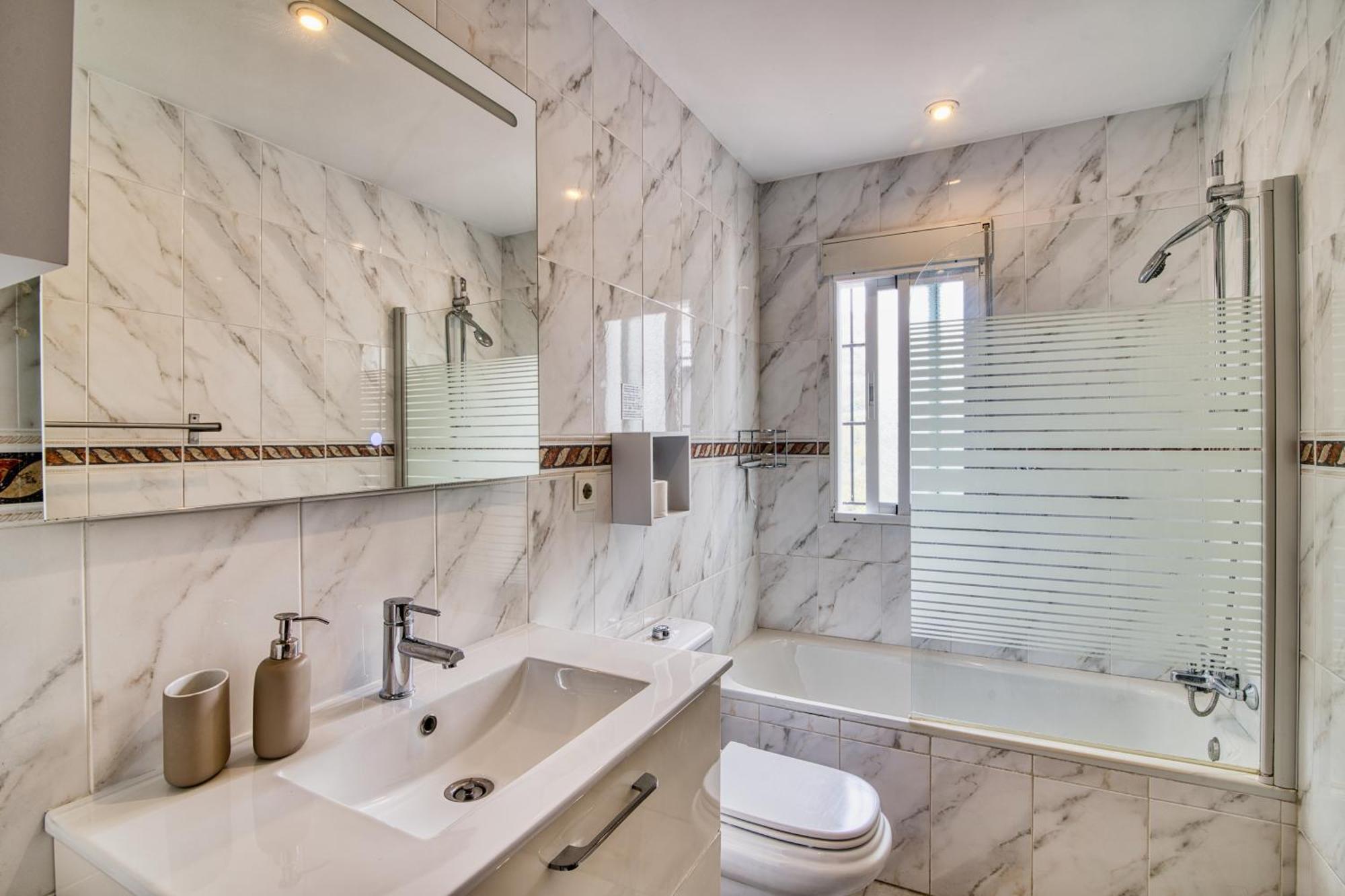 Tweepersoonskamer met Badkamer