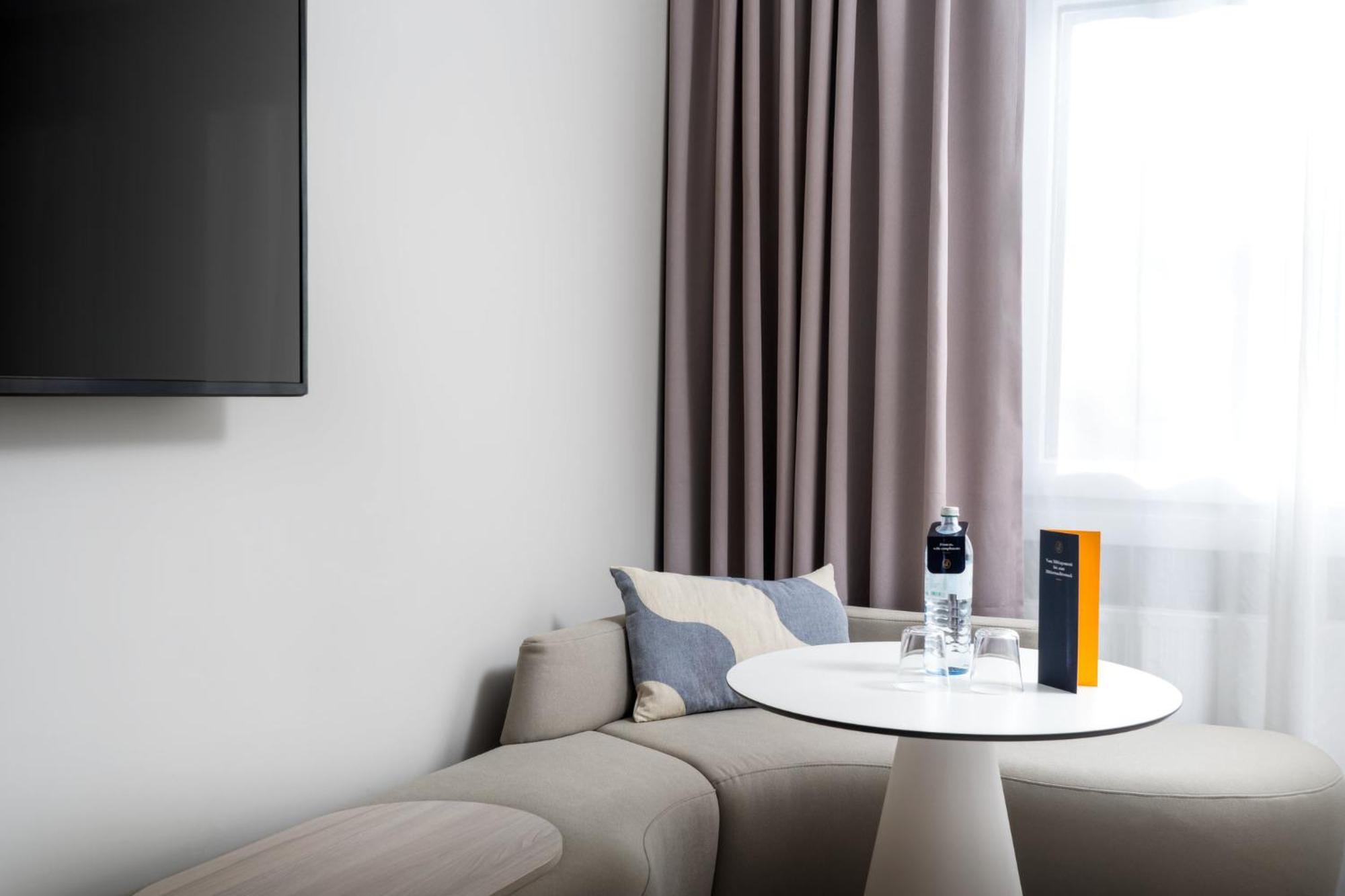 Standard Twin Room with Walk-In Shower