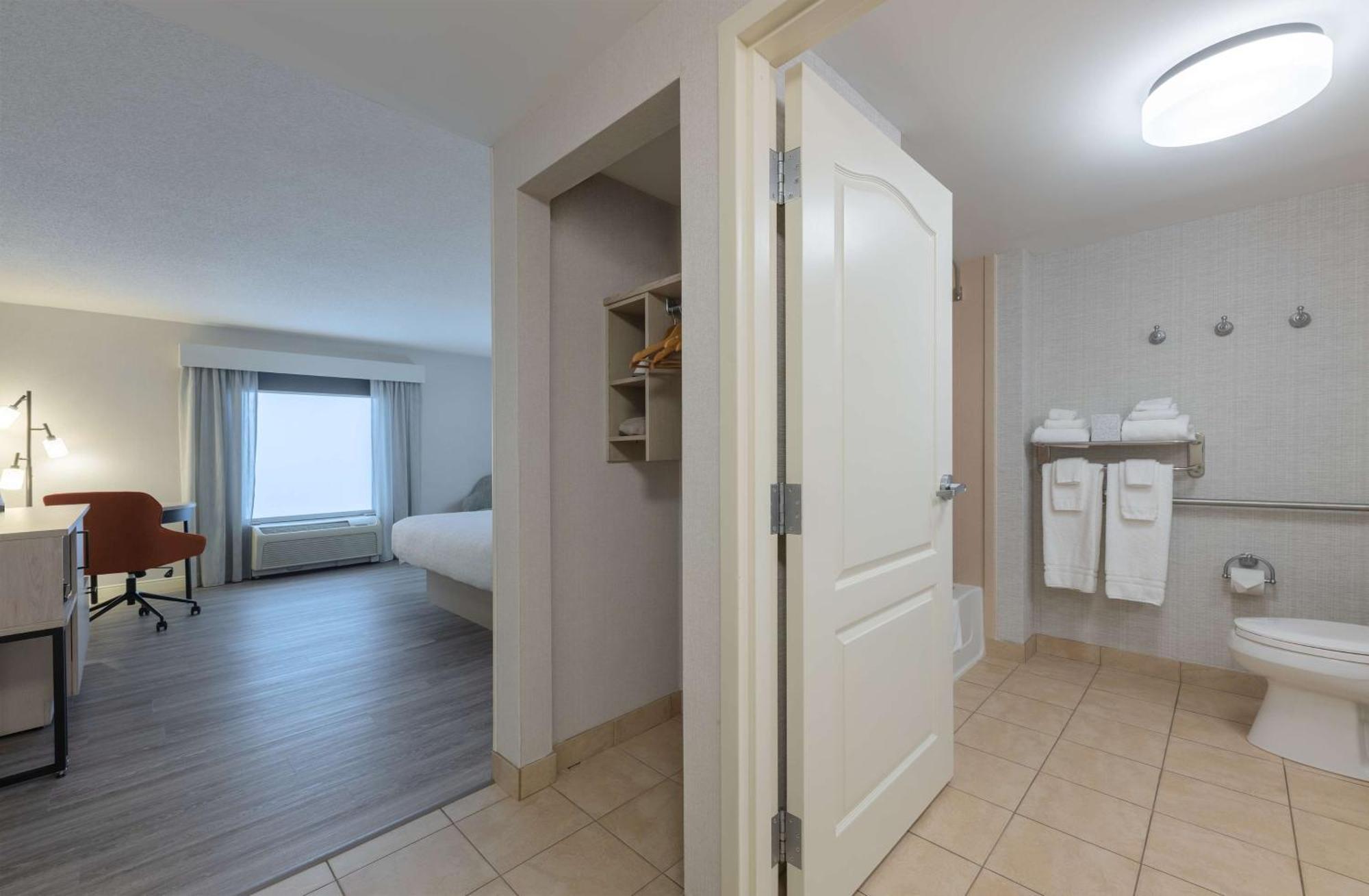 King Room - Disability Access/Non-Smoking
