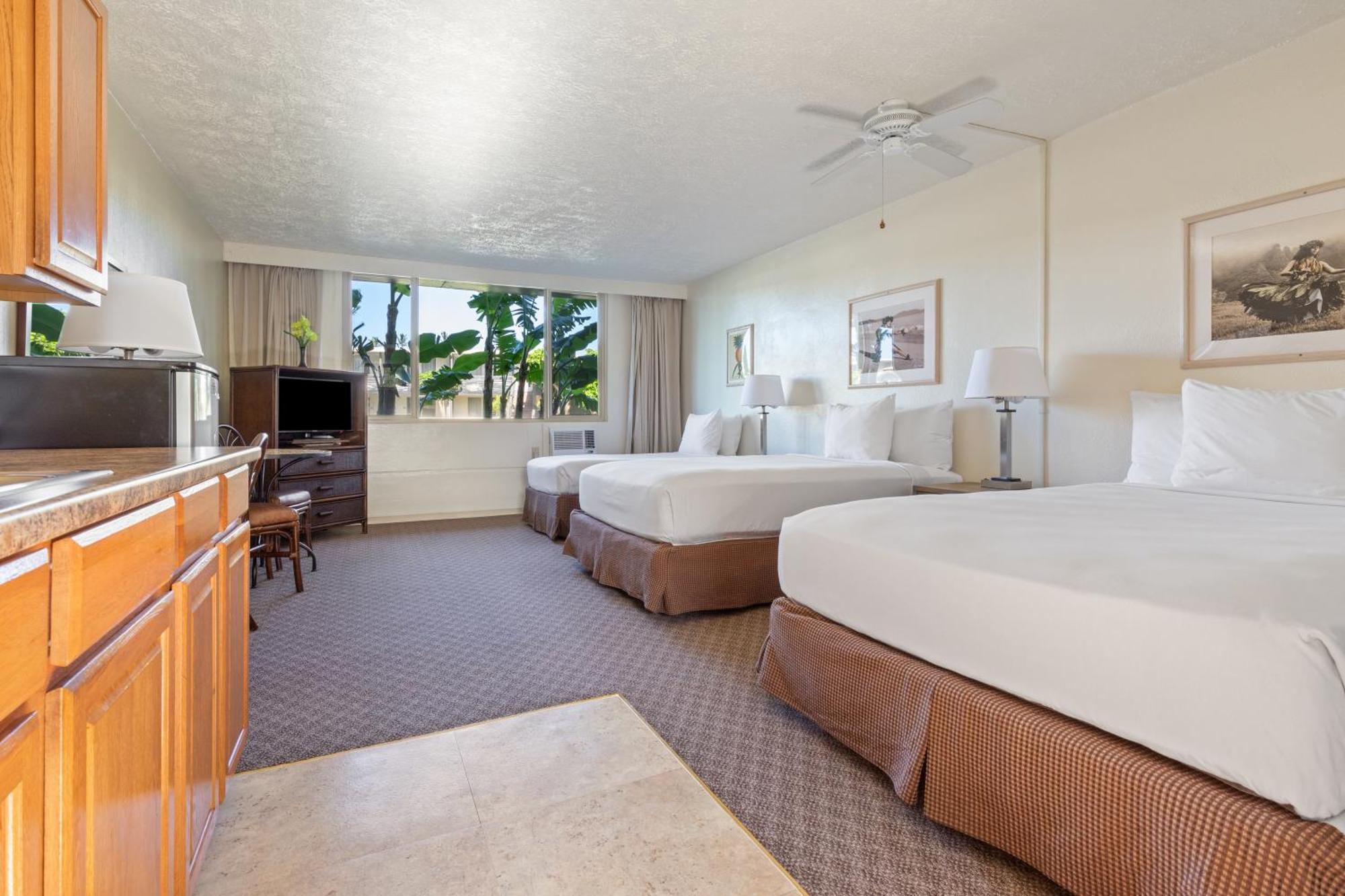 Zimmer mit 3 Betten -- Poolseite