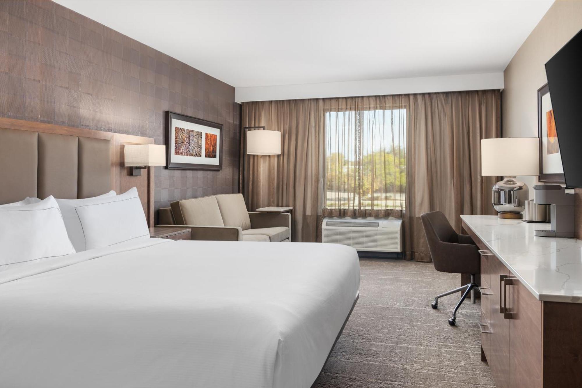 King Room with Sofa Bed - Hearing Accessible