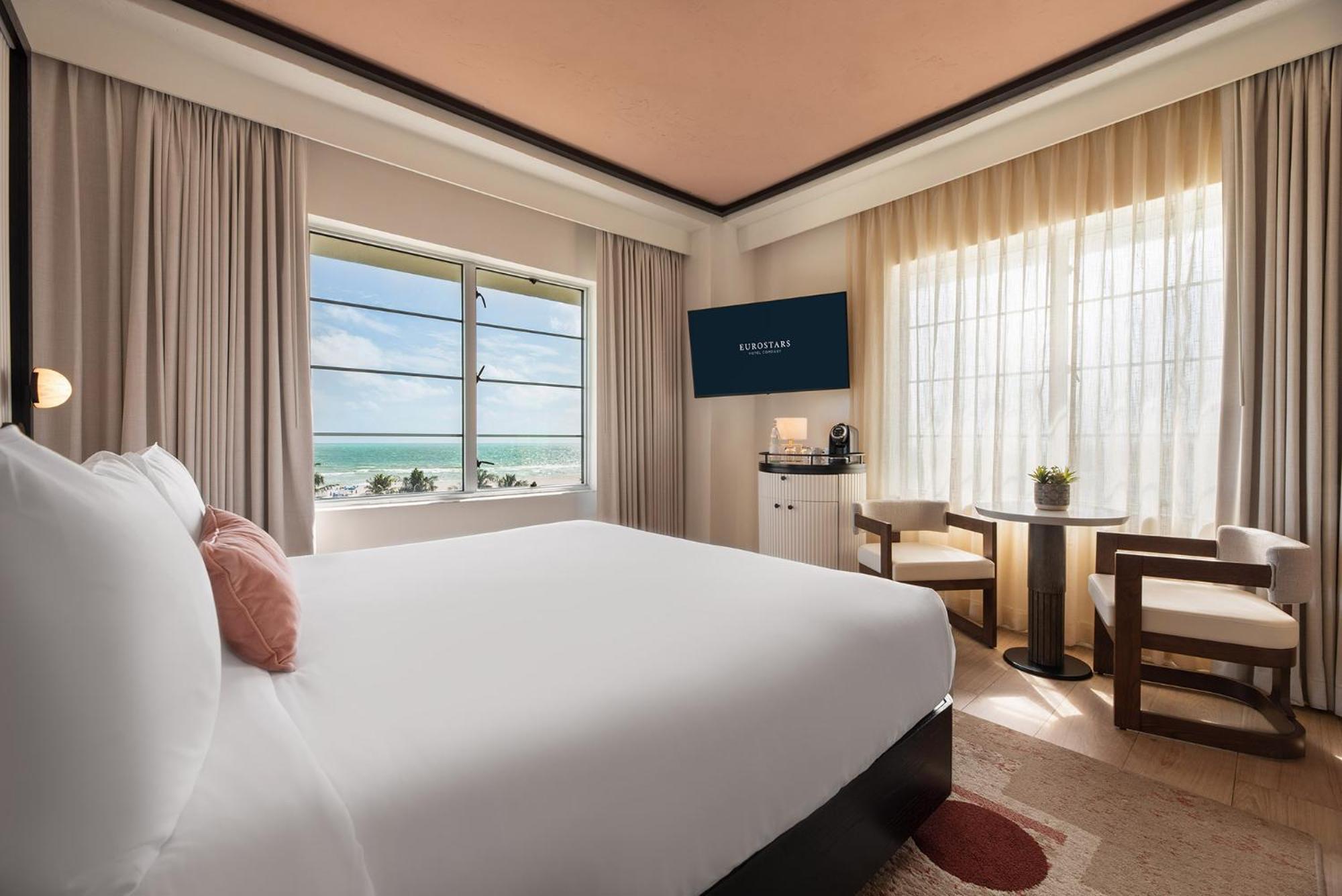 Habitación Deluxe esquinera con vistas al mar - Cama extragrande