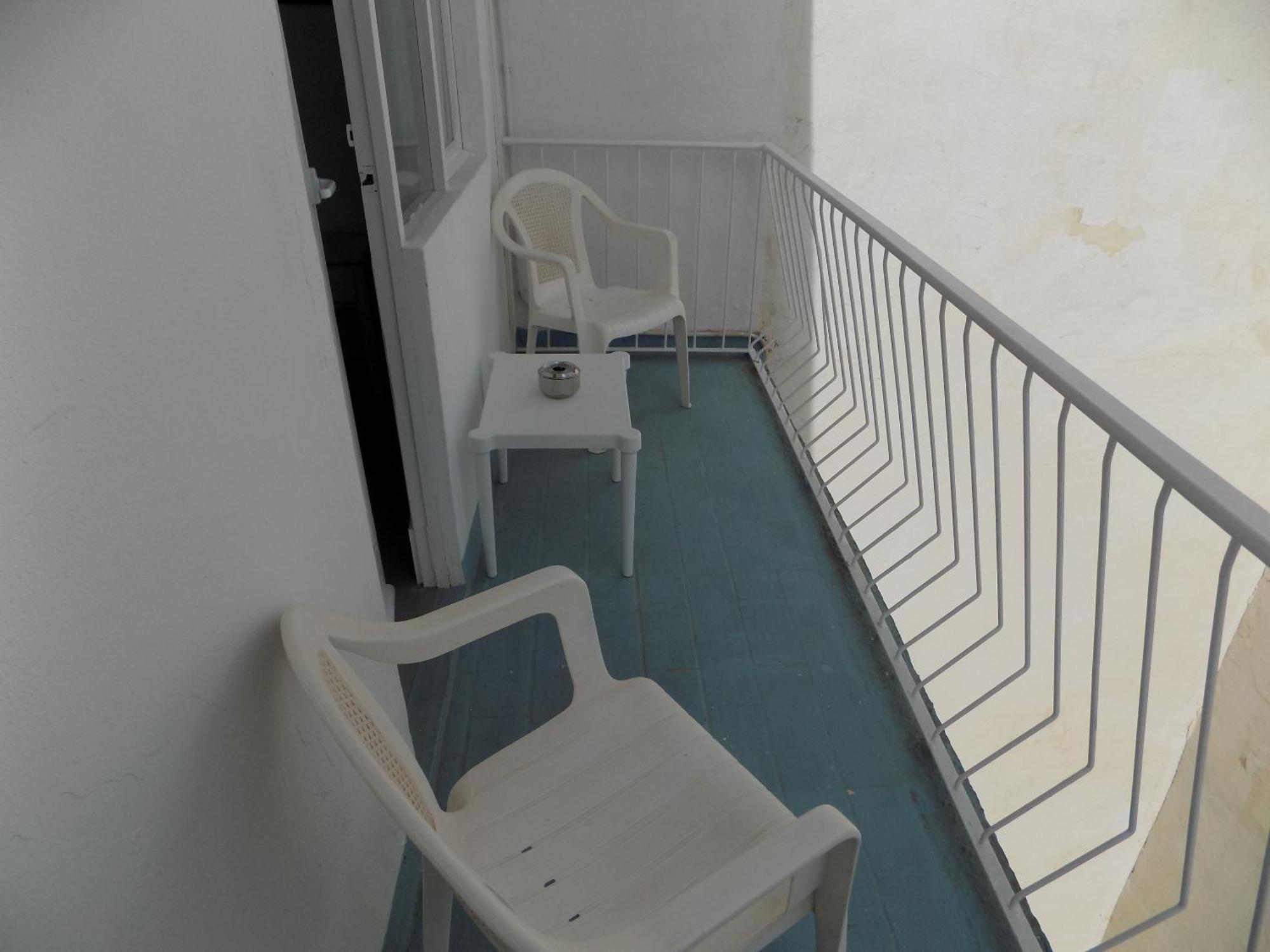 Tweepersoonskamer met Balkon en Gedeelde Badkamer