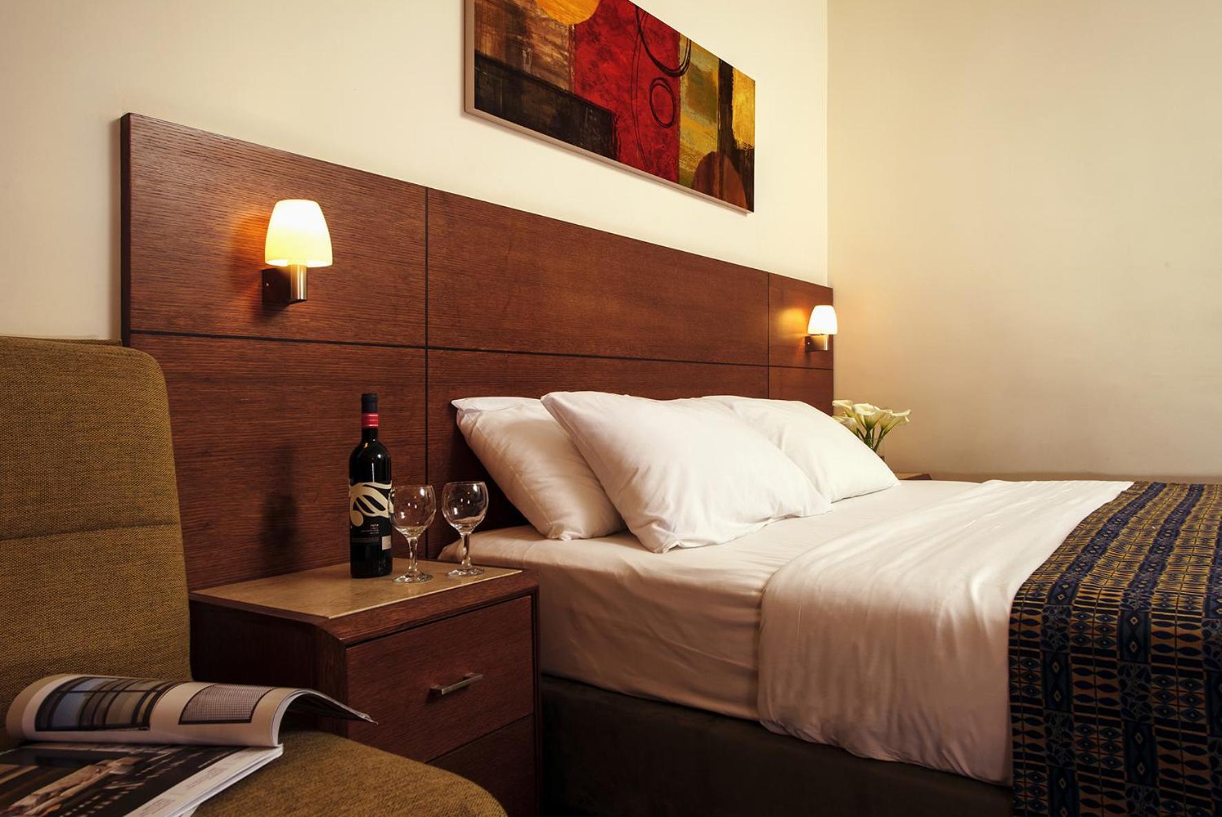 Studio Room (3 Adults)