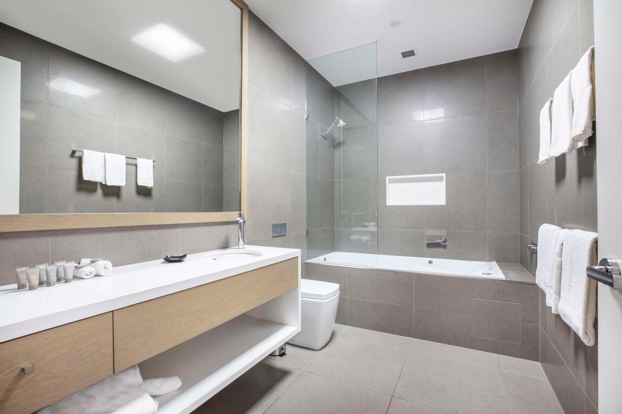 Beachfront Twin King Spa Suite
