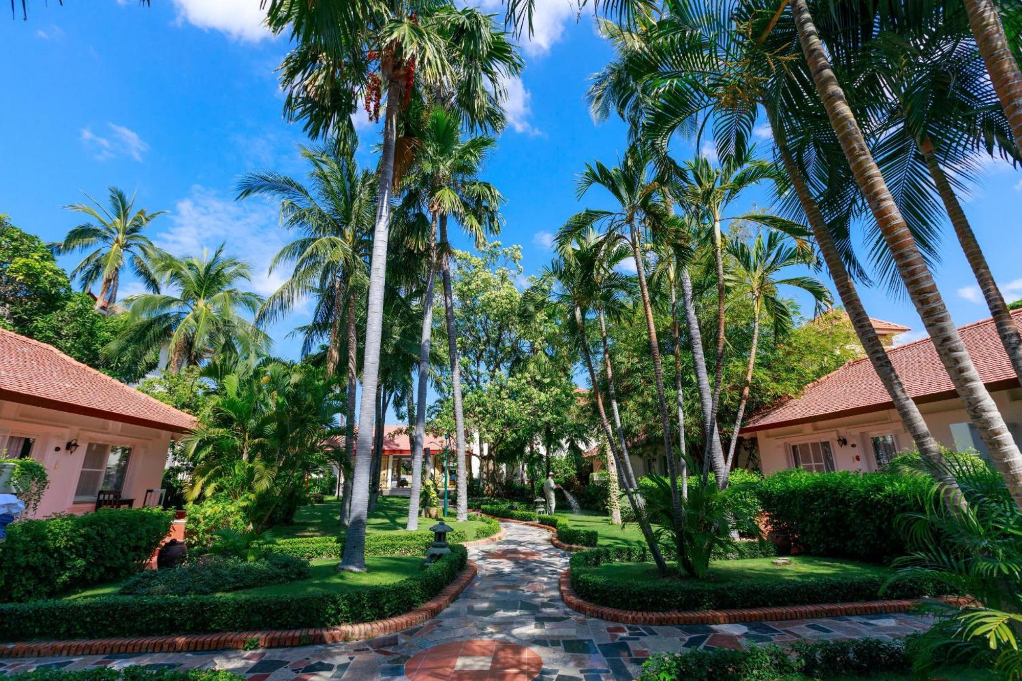 Bungalow Garden View