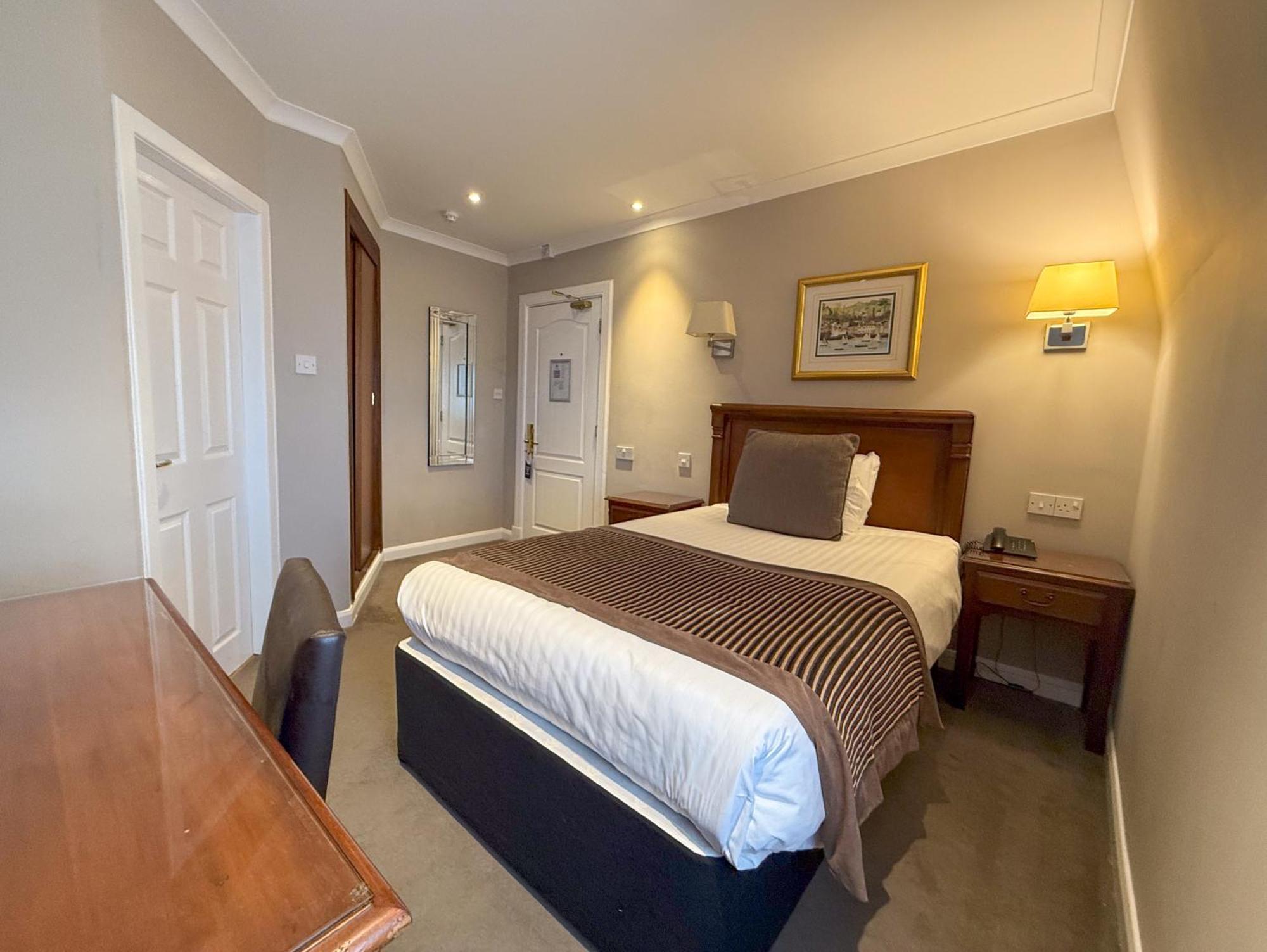 Single Guest Room