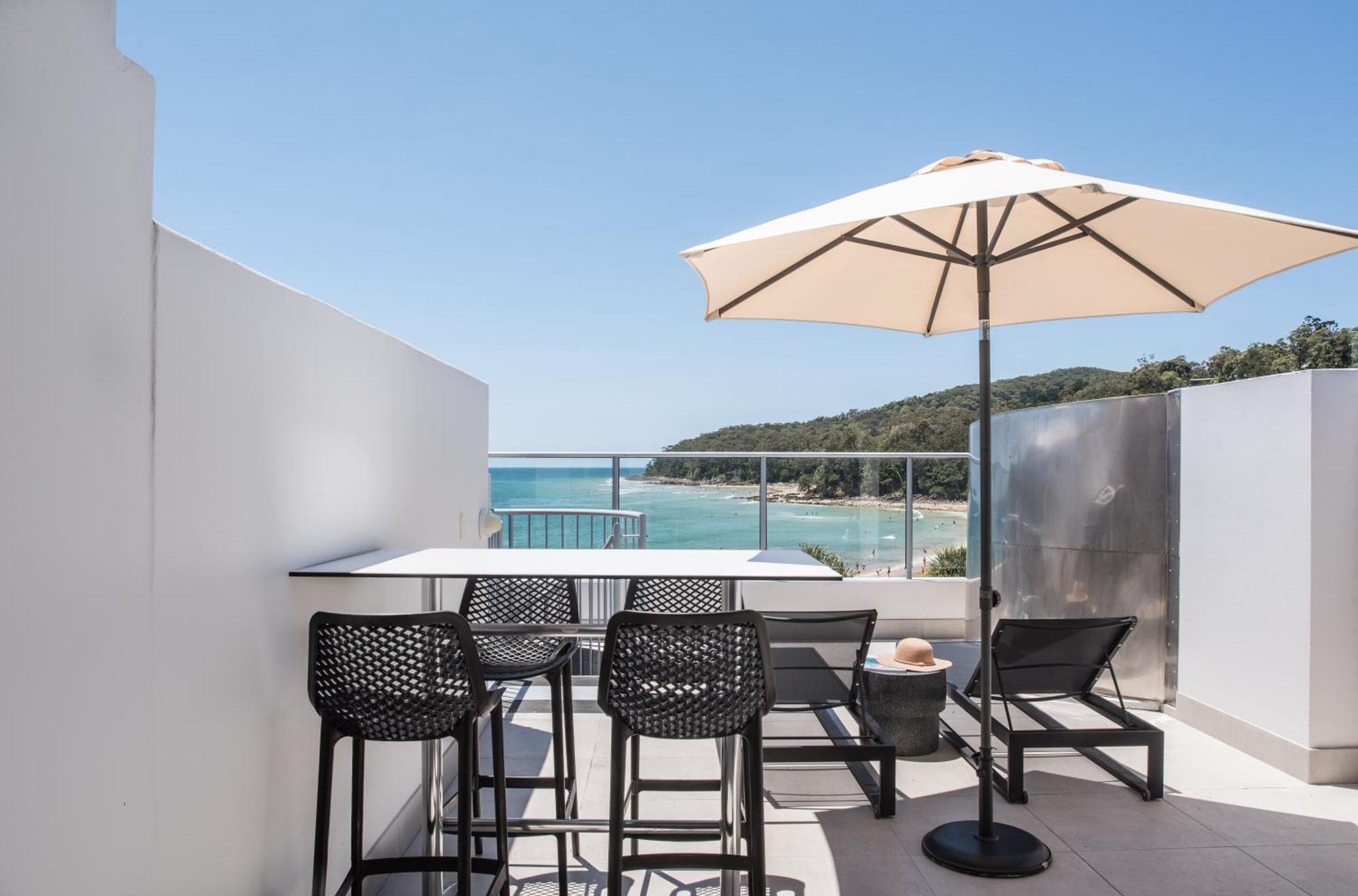 Beachfront Penthouse Studio with Spa Bath