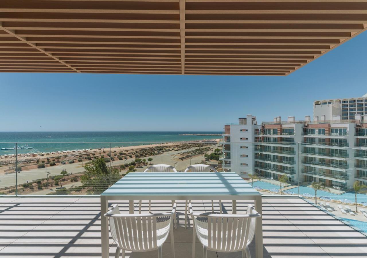 Two-Bedroom Apartment Rooftop Jacuzzi,1627875094:JPEG