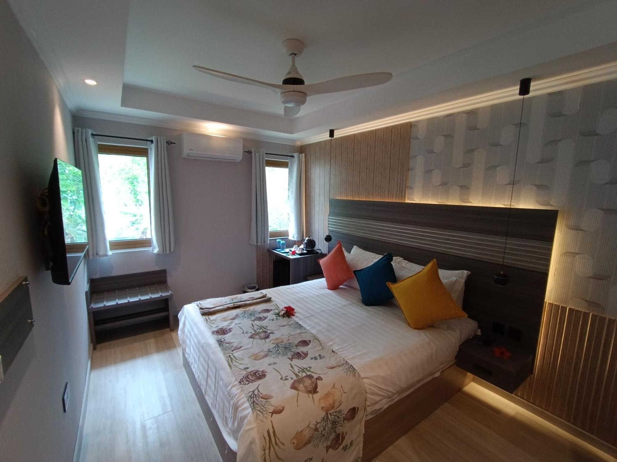 Standard Doppelzimmer im Nebengebäude Villa mit Straßen- und Bergblick