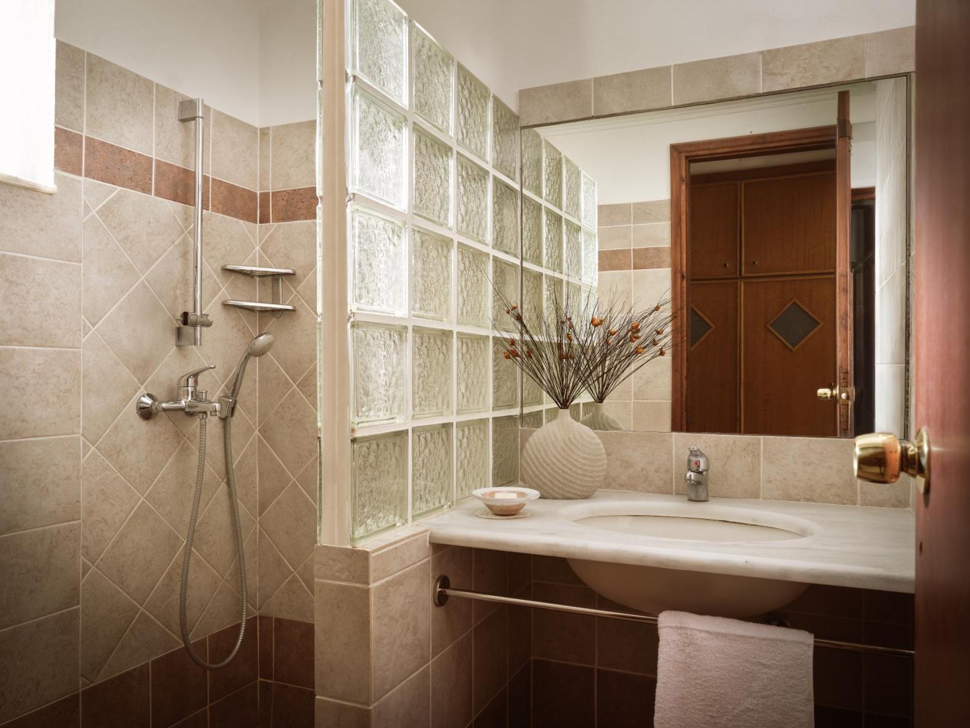 Superior Double or Twin Room with Partial Sea view