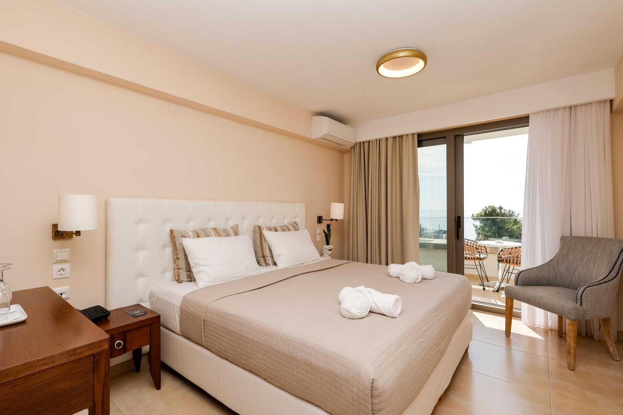 Superior Kamer met Kingsize Bed en Gedeeltelijk Uitzicht op Zee