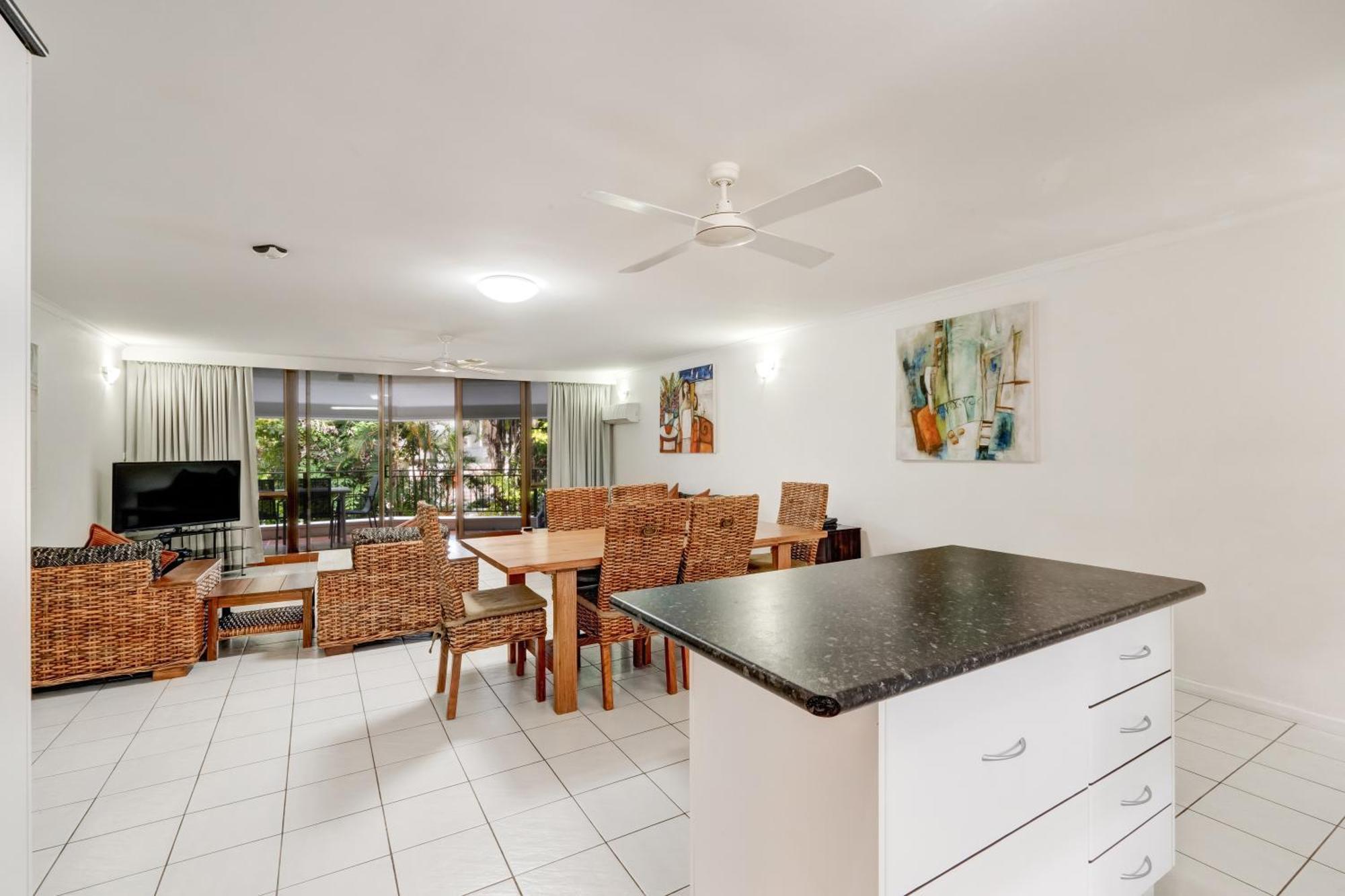 One-Bedroom Apartment Tropical View