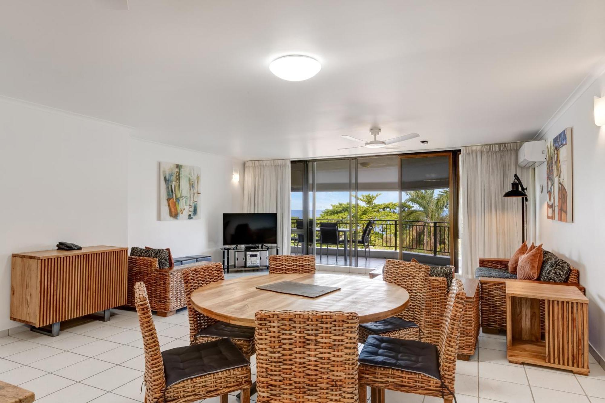 Superior Seaview One-Bedroom Apartment Seaview