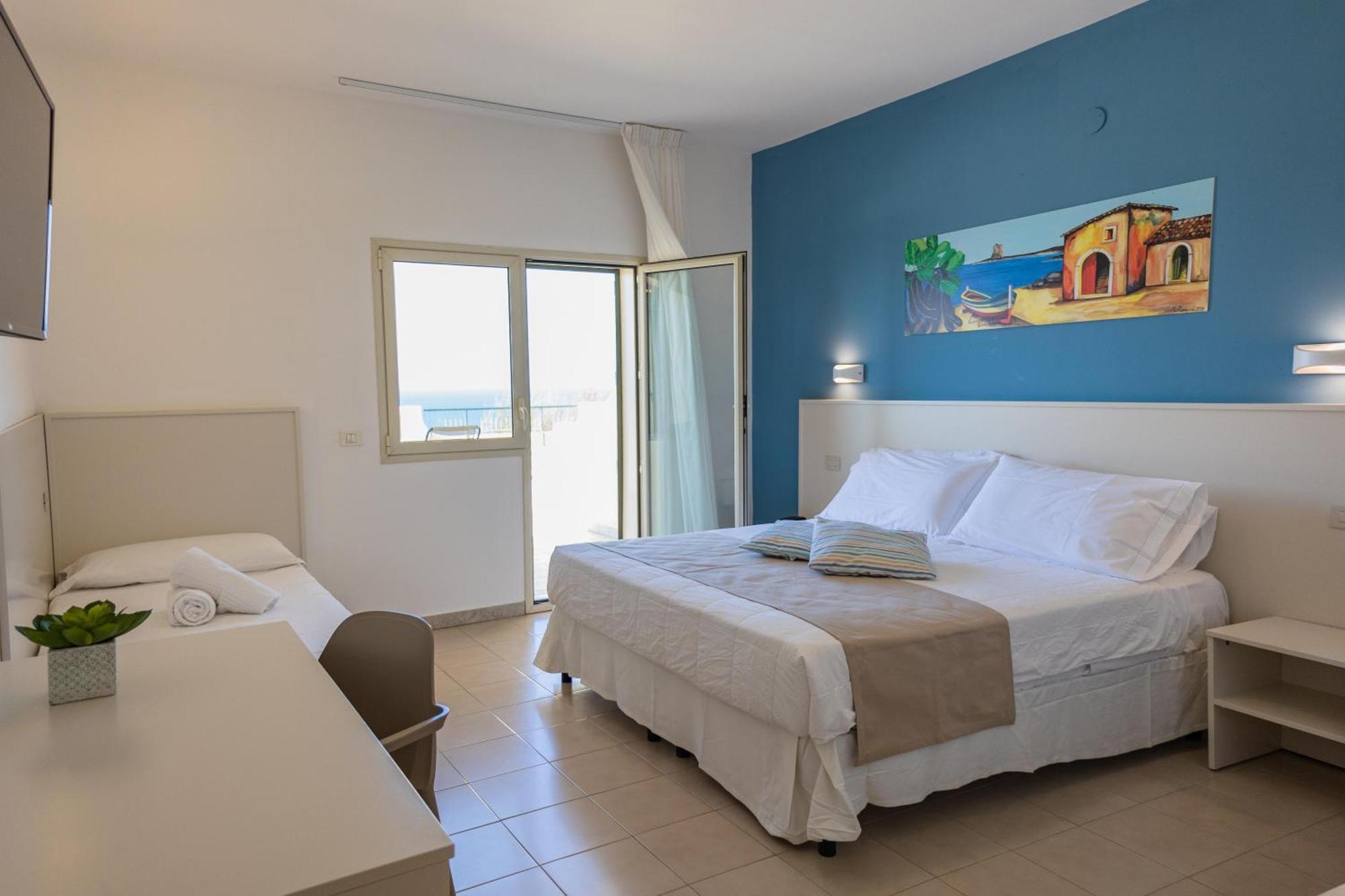 Comfort Triple Room Sea View