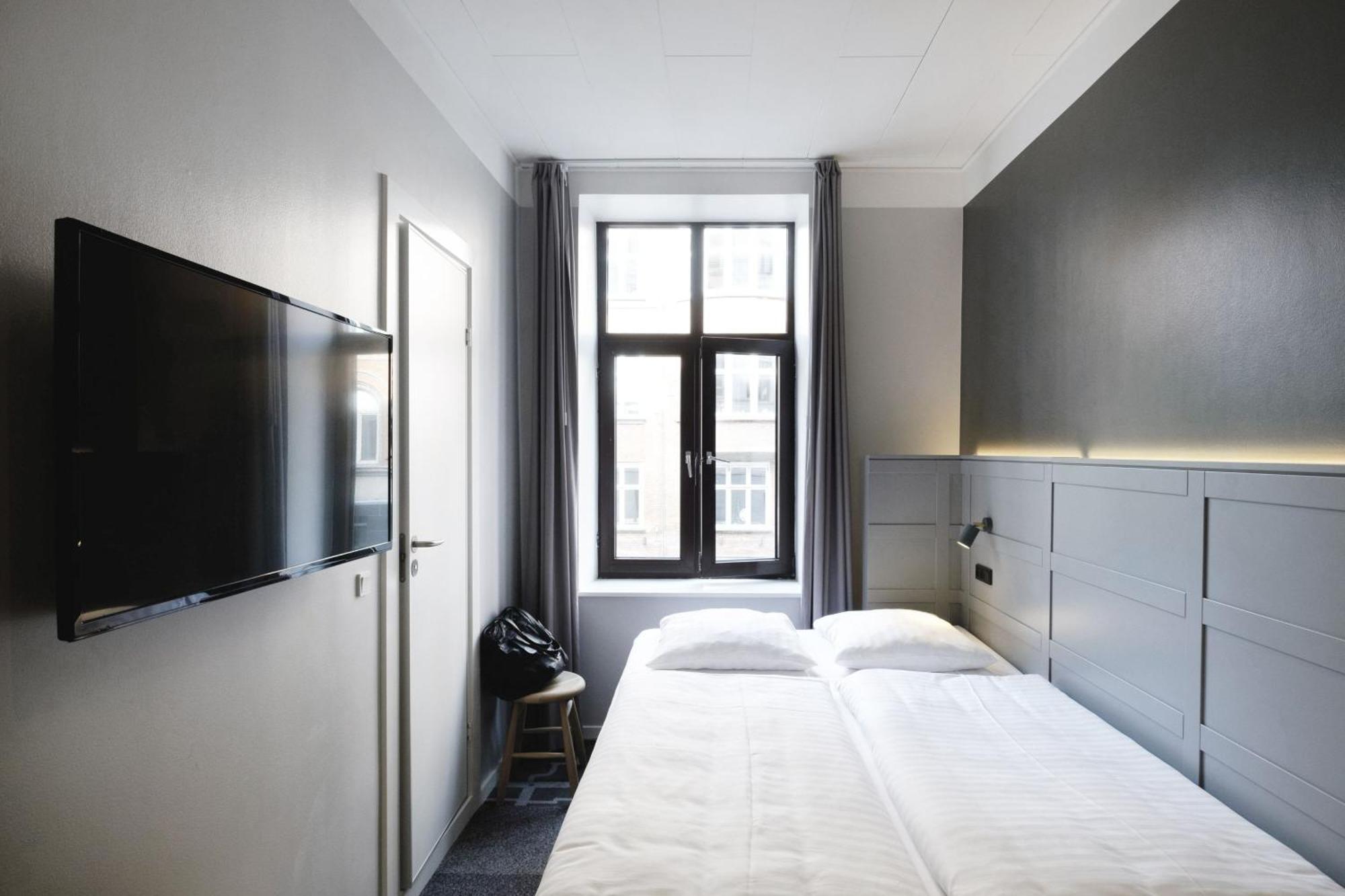 Efficient Double Room Double Bed,1630872676:JPEG