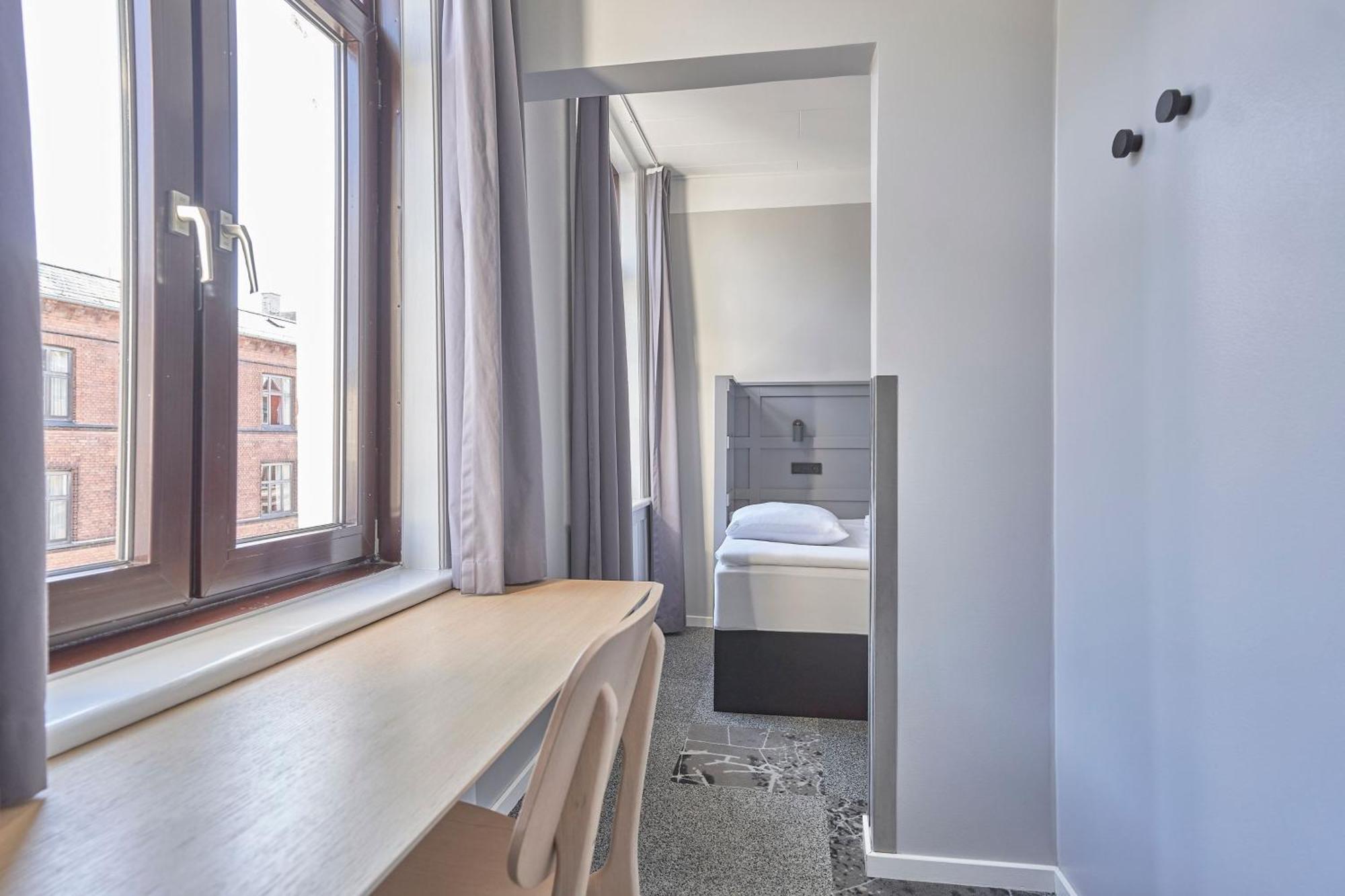 Efficient Single Room Twin Bed